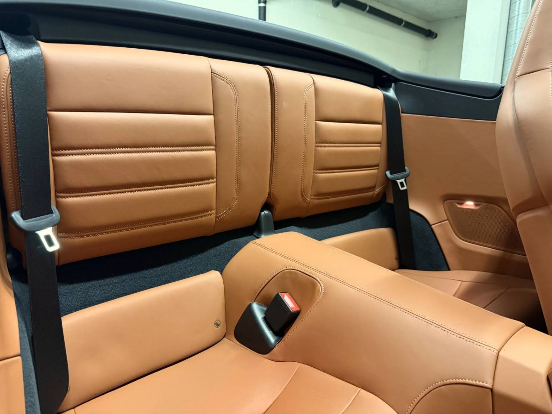 PORSCHE 911 Carrera 4 GTS Cabriolet-image-19