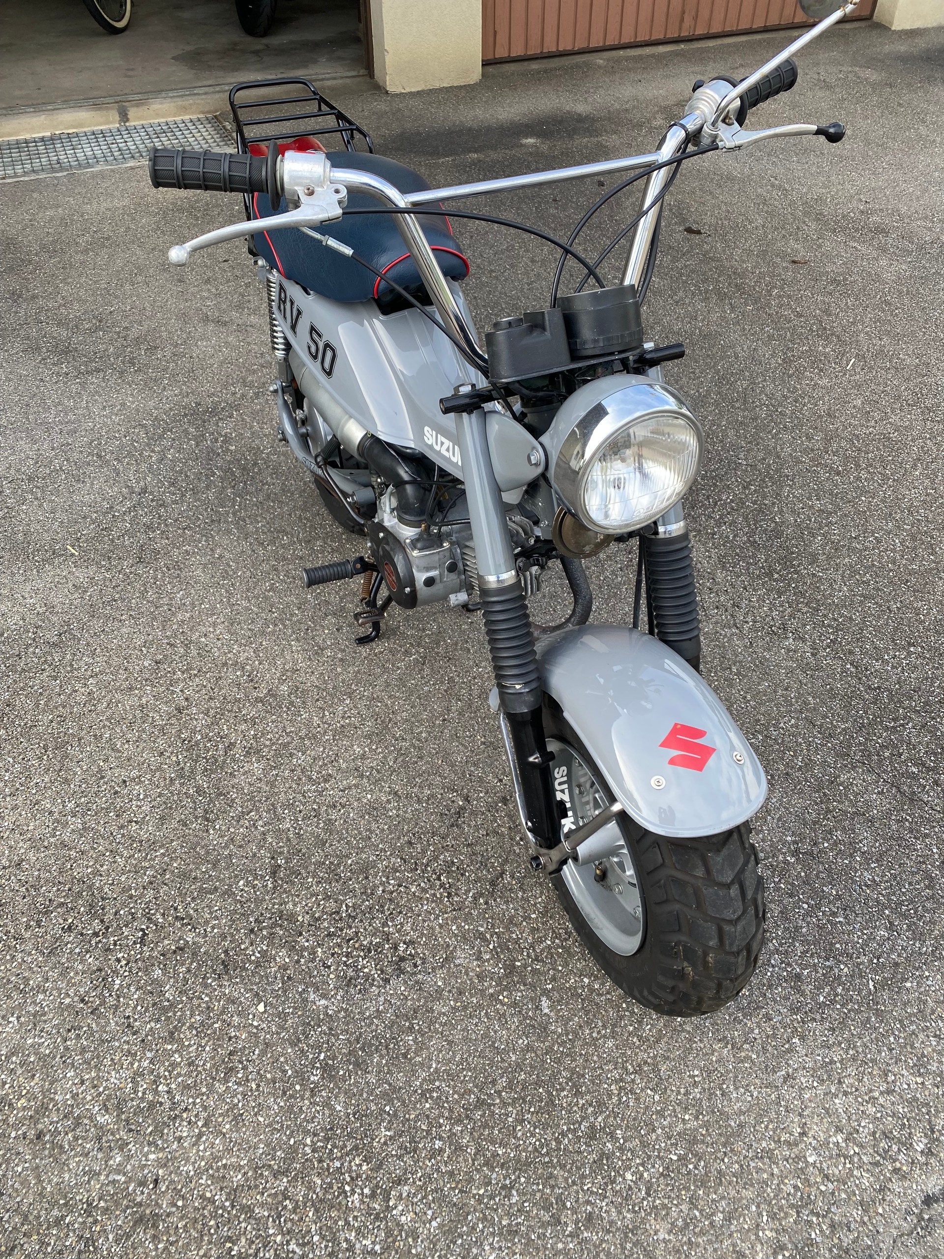 SUZUKI RV-image-1