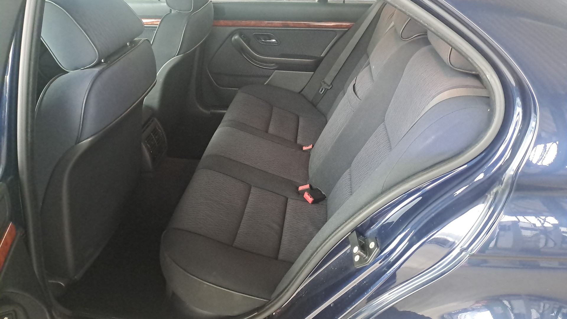 BMW 535i-image-13
