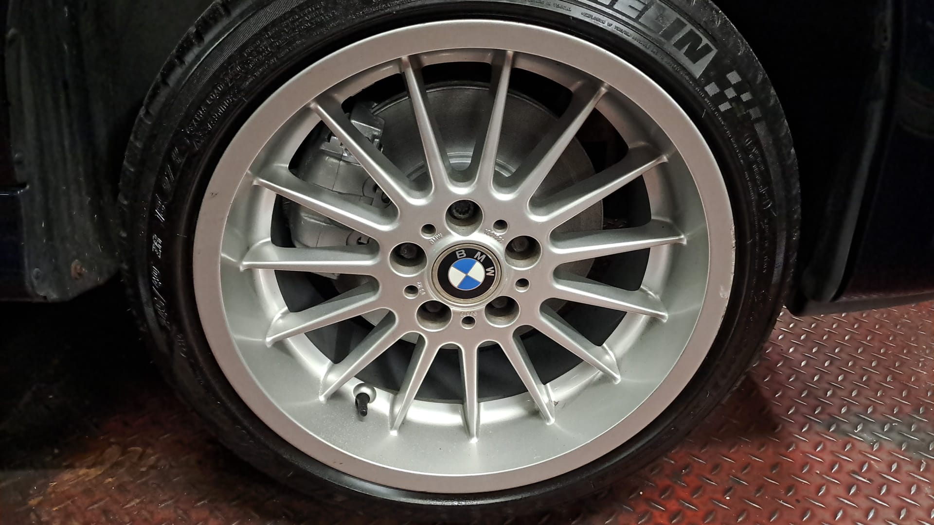 BMW 535i-image-10