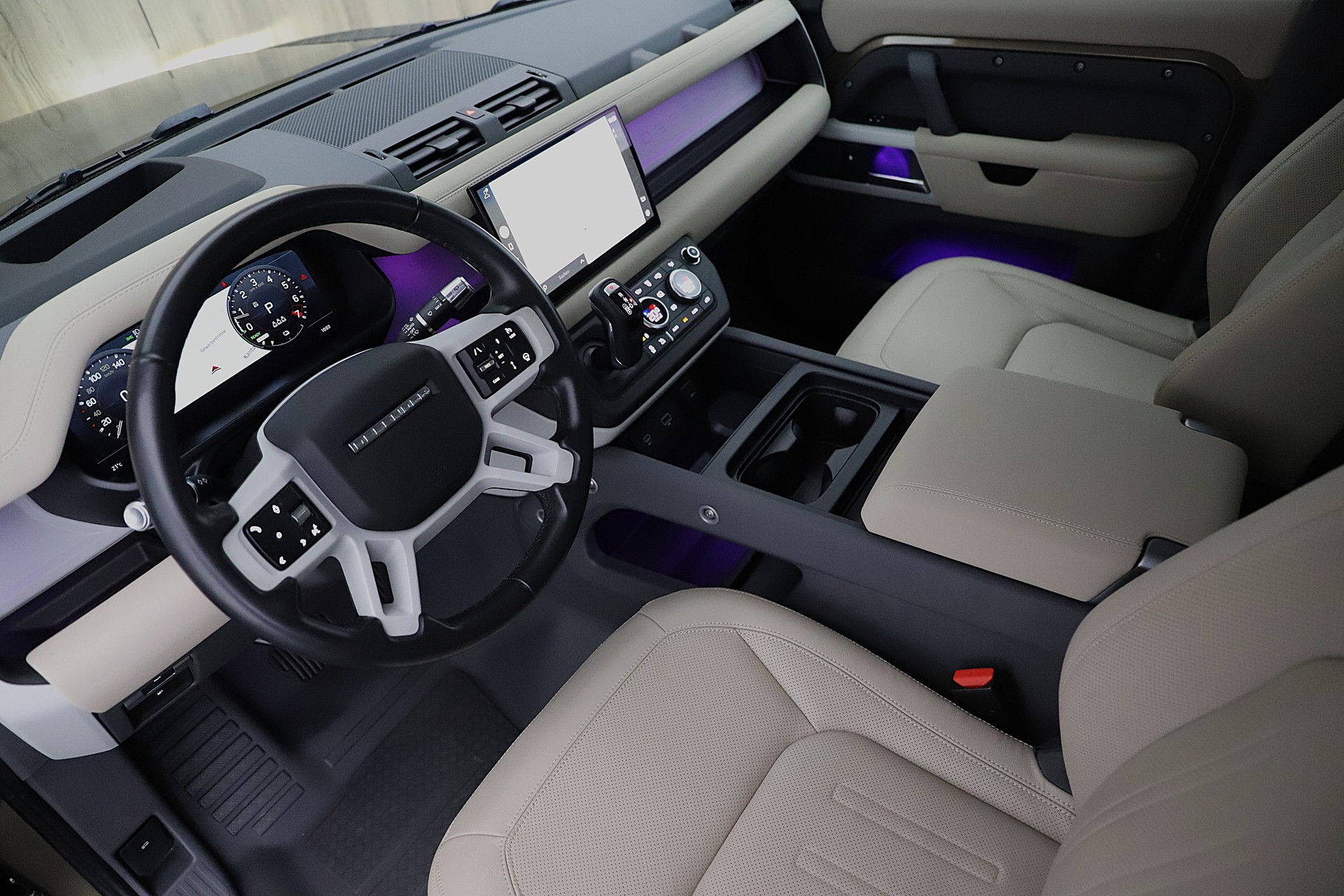LAND ROVER Defender 110 P400e Si4 PHEV SE AT8-image-4