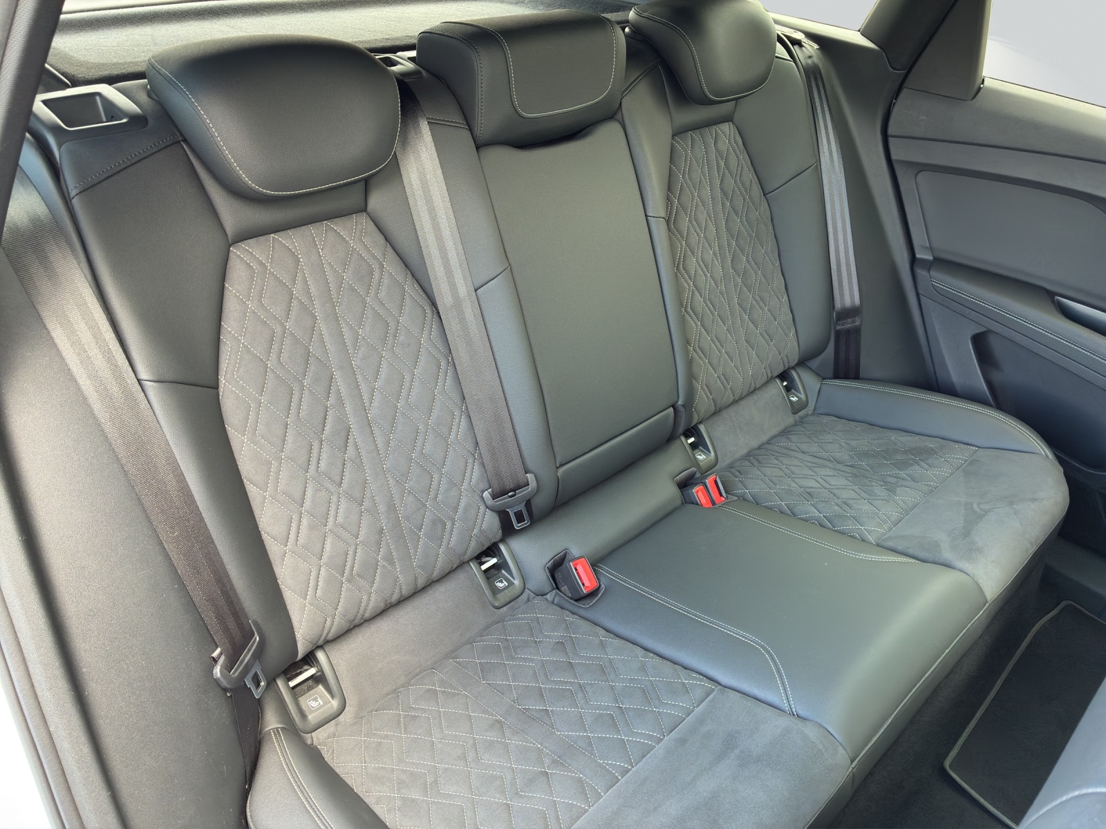 AUDI Q4 e-tron 50 quattro-image-8