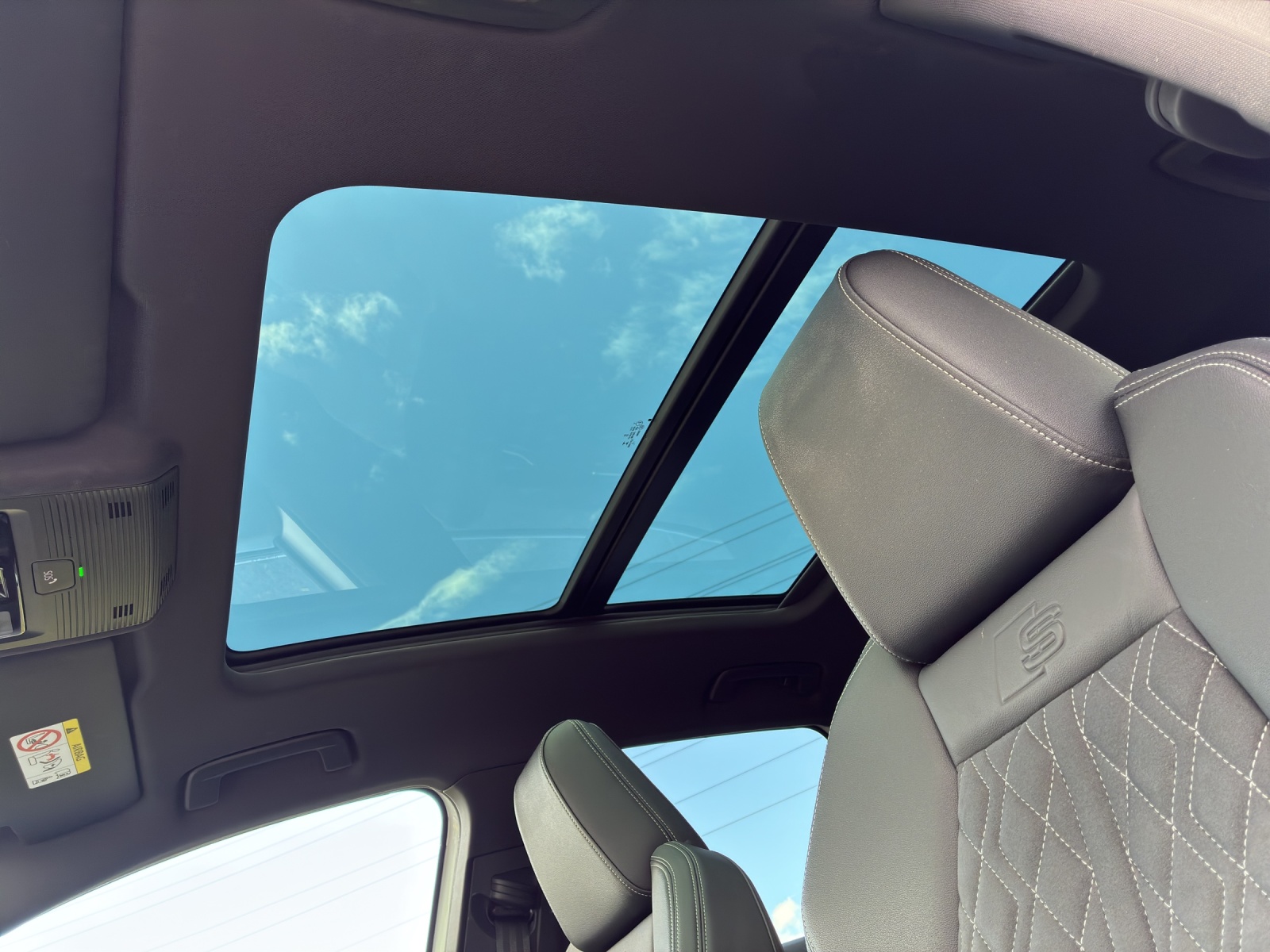 AUDI Q4 e-tron 50 quattro-image-12