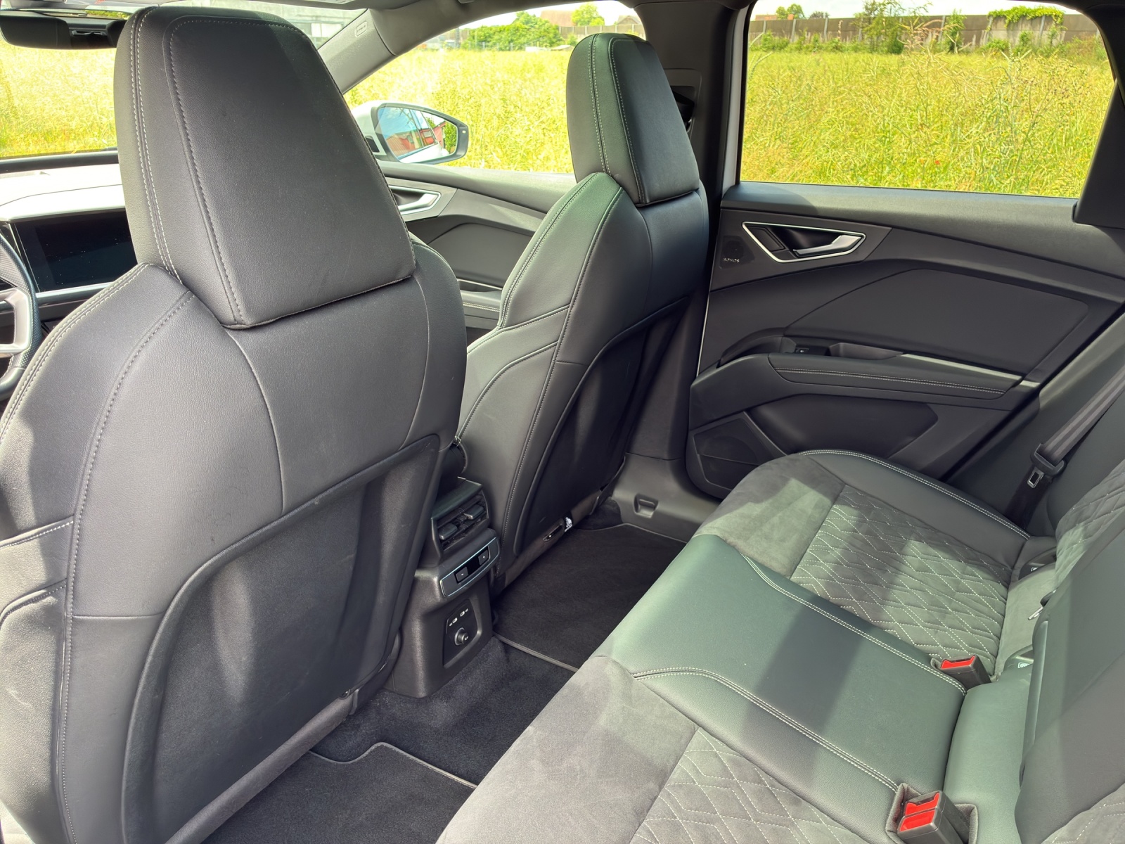 AUDI Q4 e-tron 50 quattro-image-18