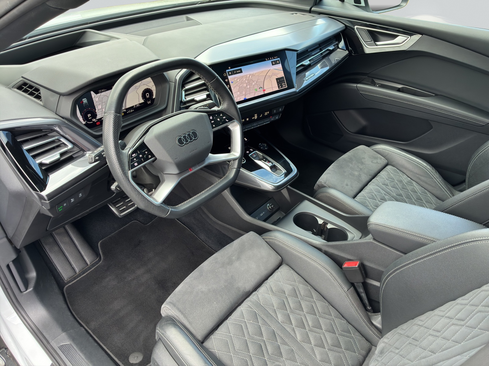 AUDI Q4 e-tron 50 quattro-image-4