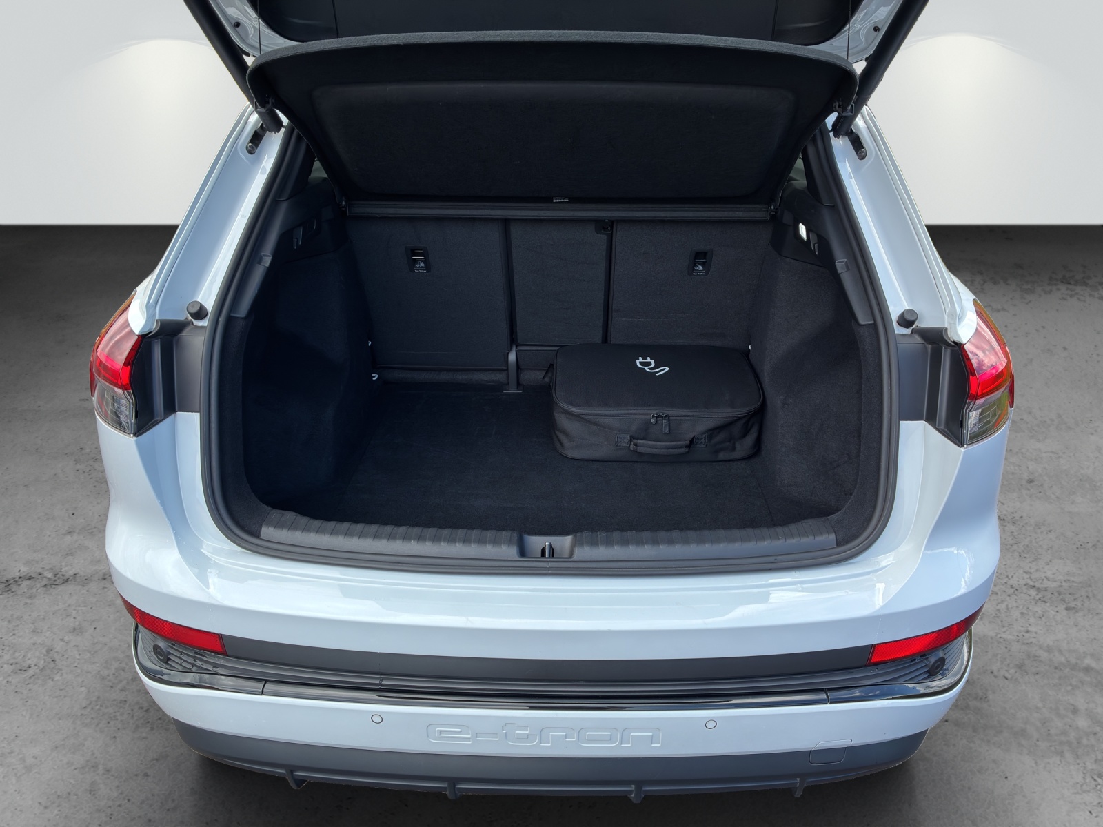 AUDI Q4 e-tron 50 quattro-image-9