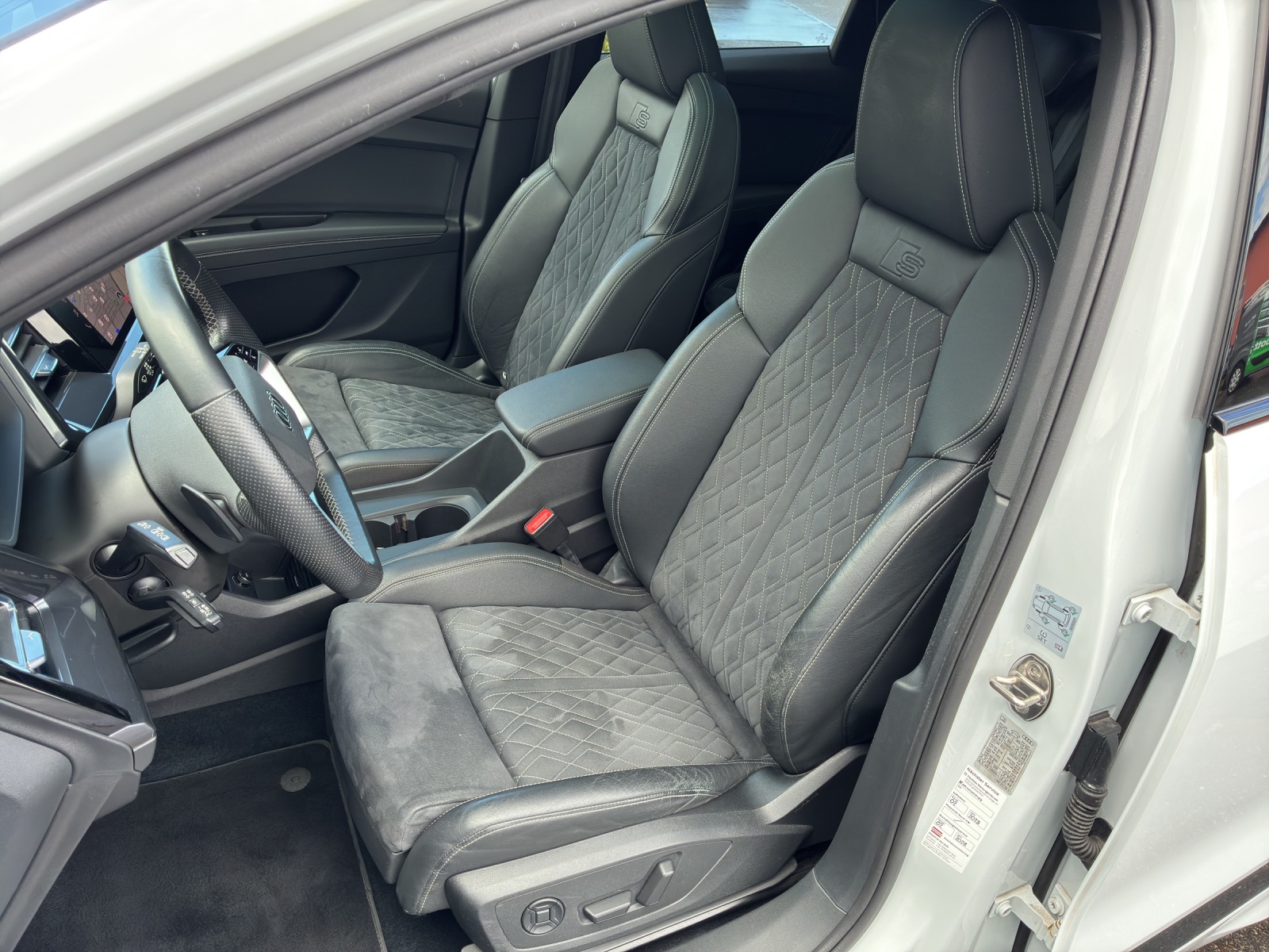 AUDI Q4 e-tron 50 quattro-image-11