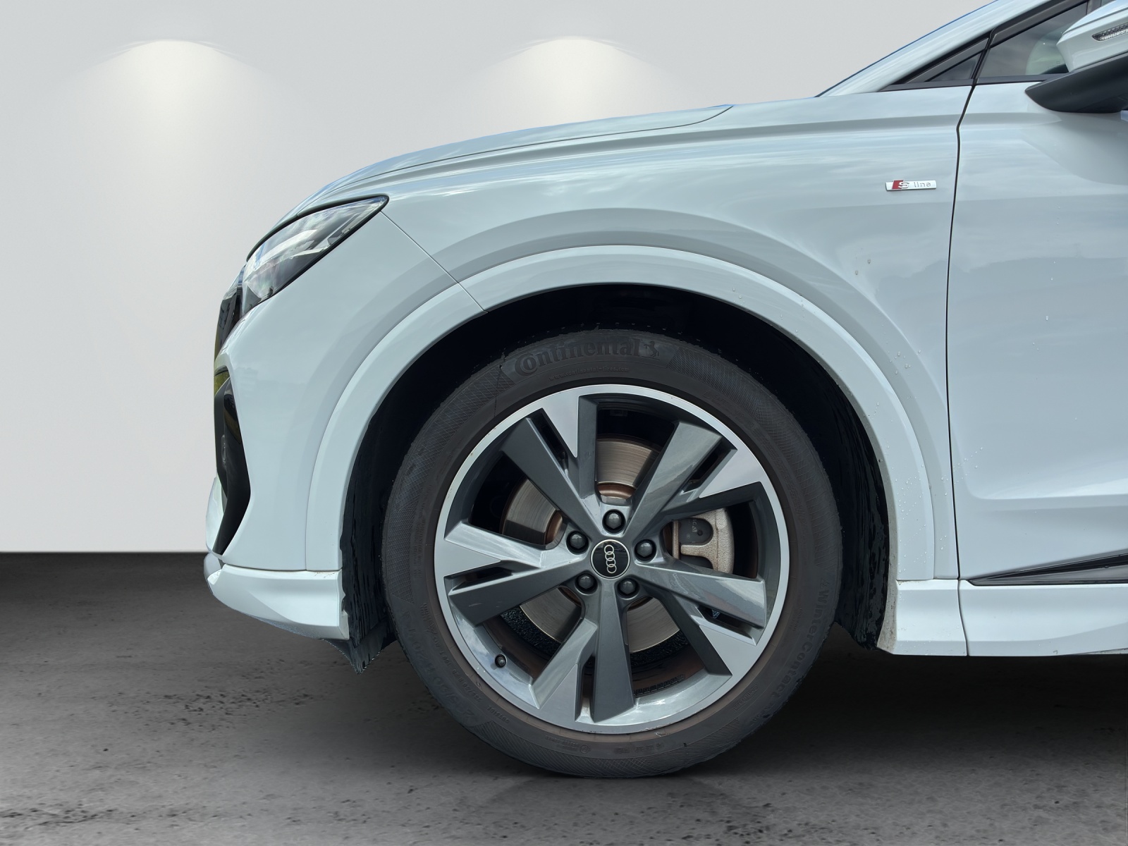 AUDI Q4 e-tron 50 quattro-image-10
