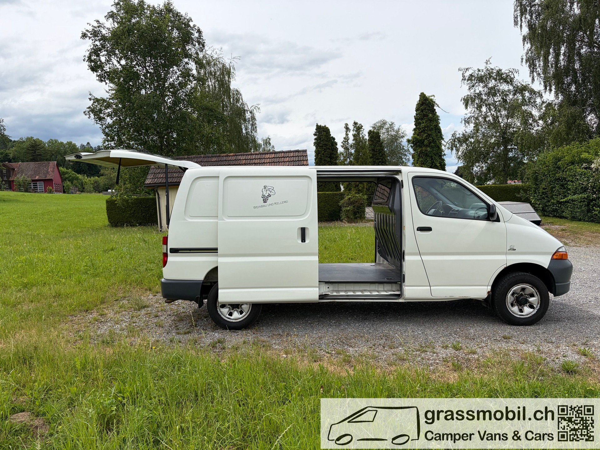 TOYOTA Hiace D-4D LWB 4WD Van-image-10