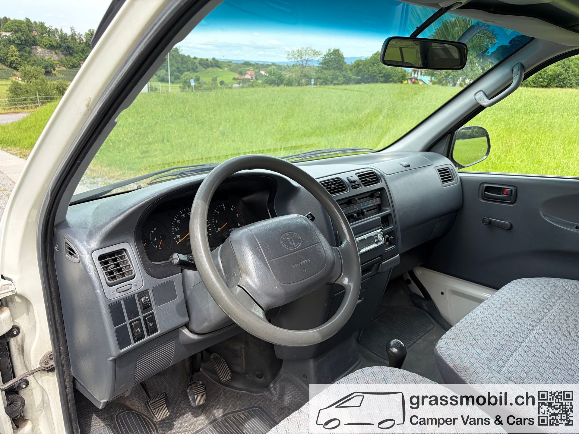 TOYOTA Hiace D-4D LWB 4WD Van-image-8