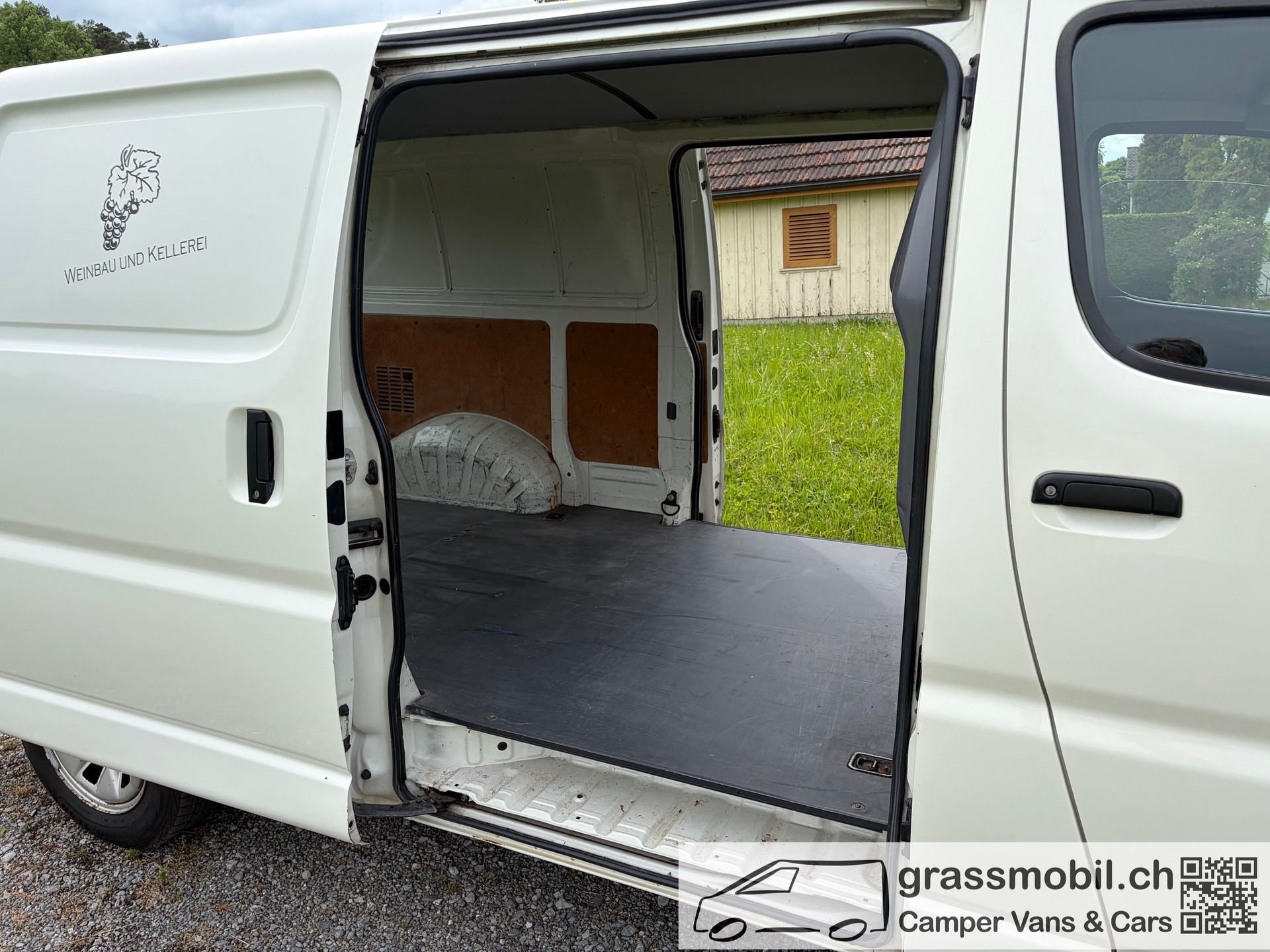TOYOTA Hiace D-4D LWB 4WD Van-image-12