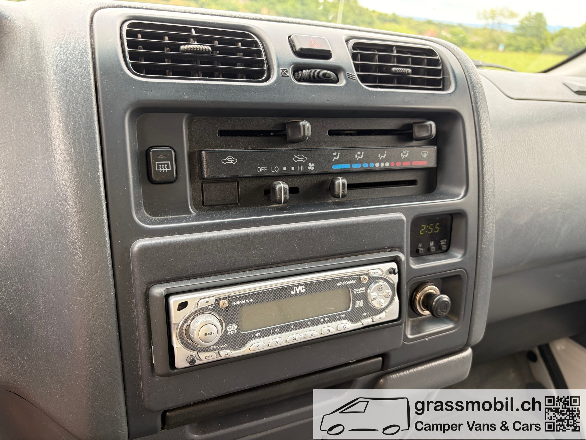 TOYOTA Hiace D-4D LWB 4WD Van-image-9