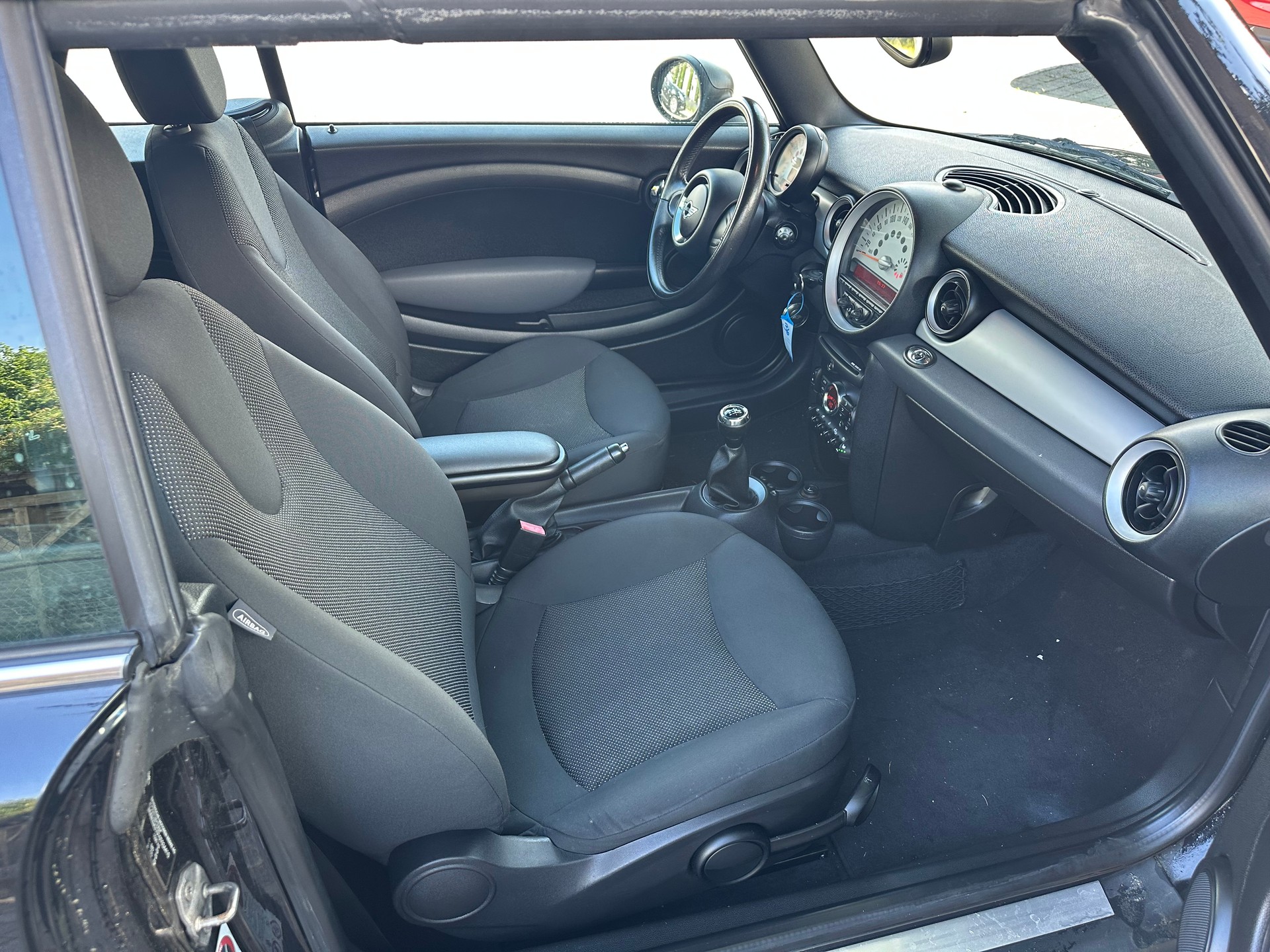 MINI One Cabriolet-image-7