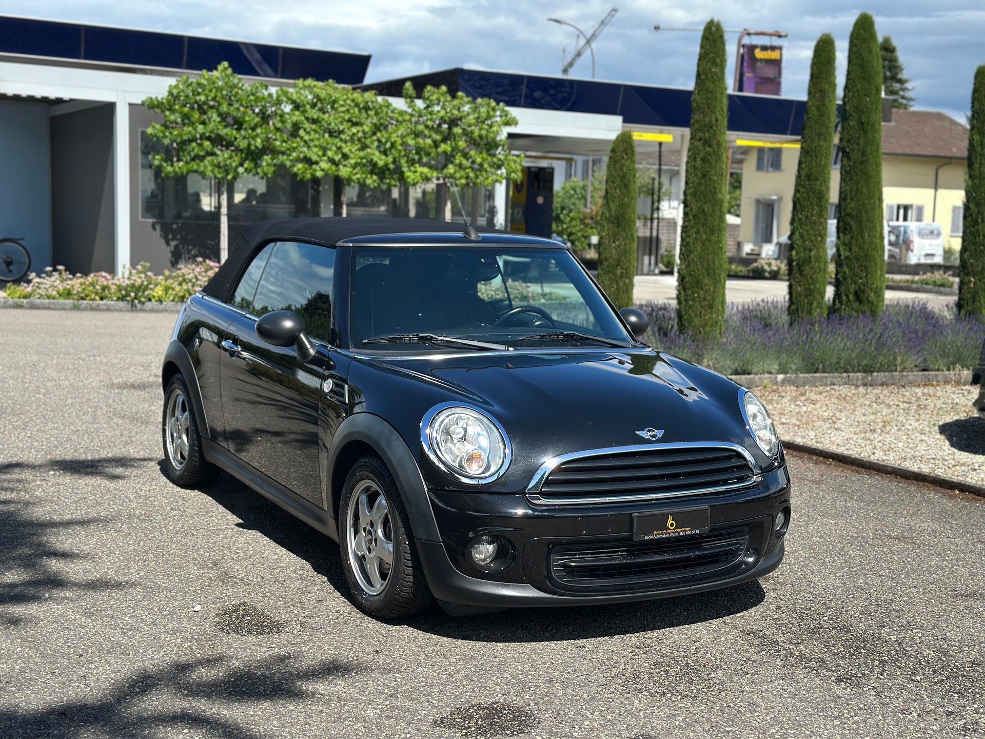 MINI One Cabriolet-image-0