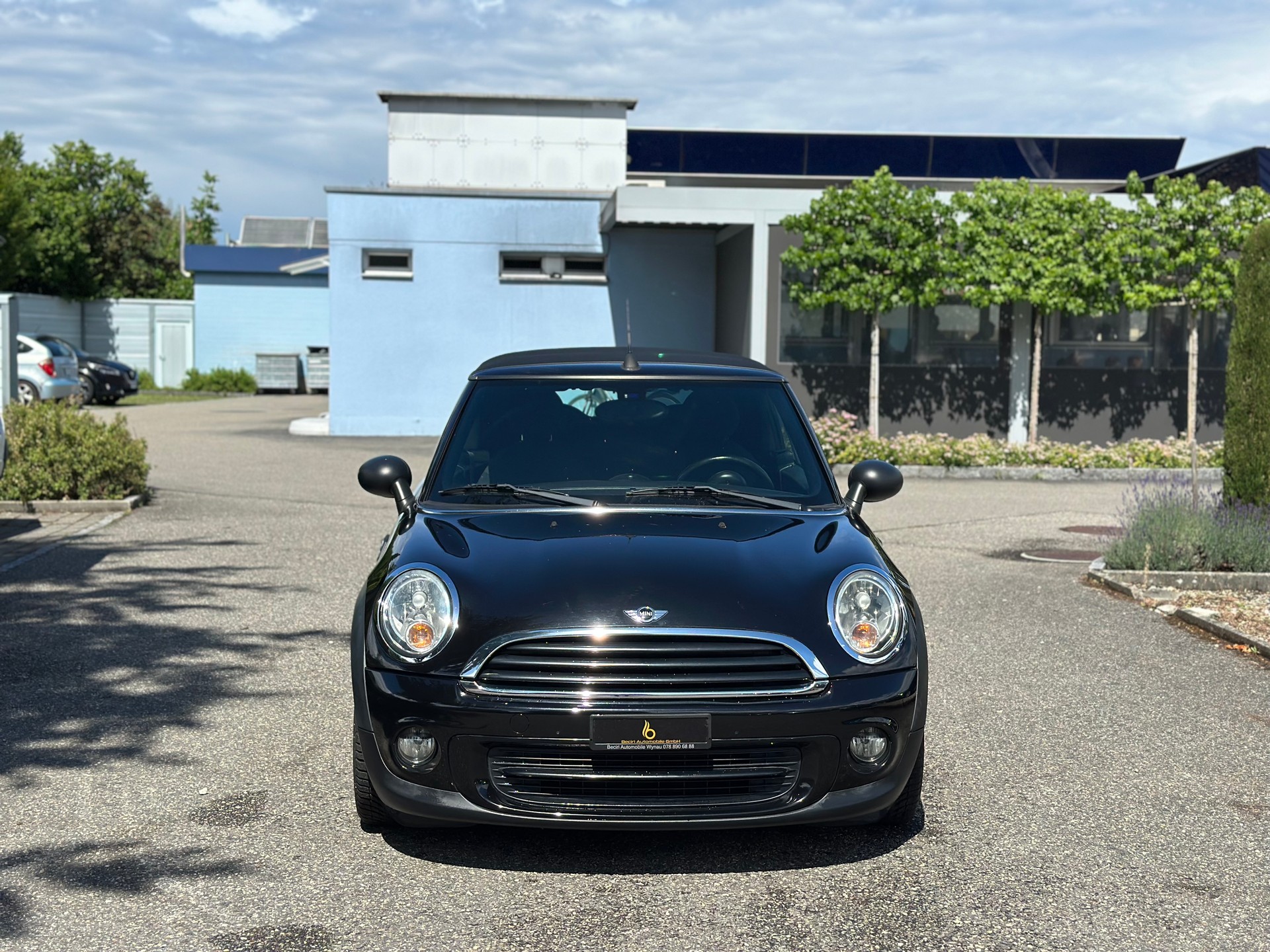 MINI One Cabriolet-image-1