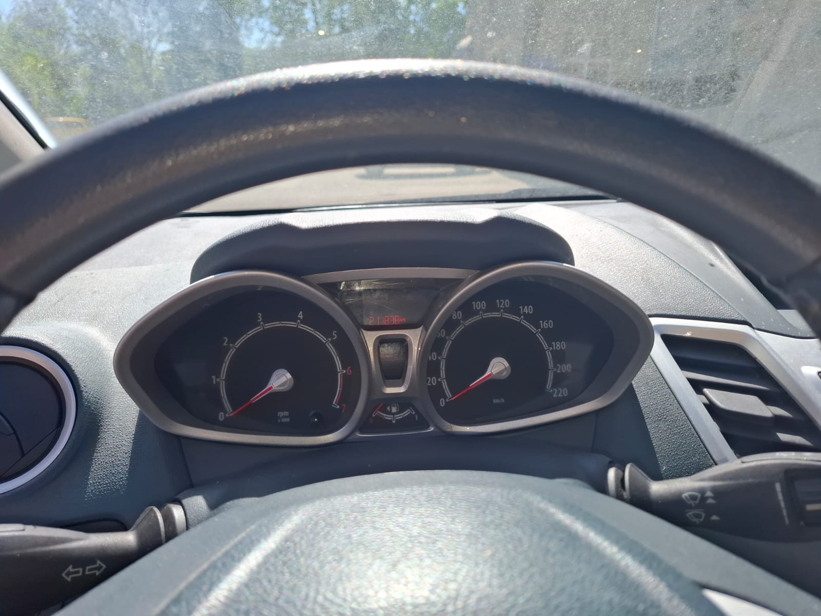 FORD Fiesta 1.4 16V Titanium-image-6