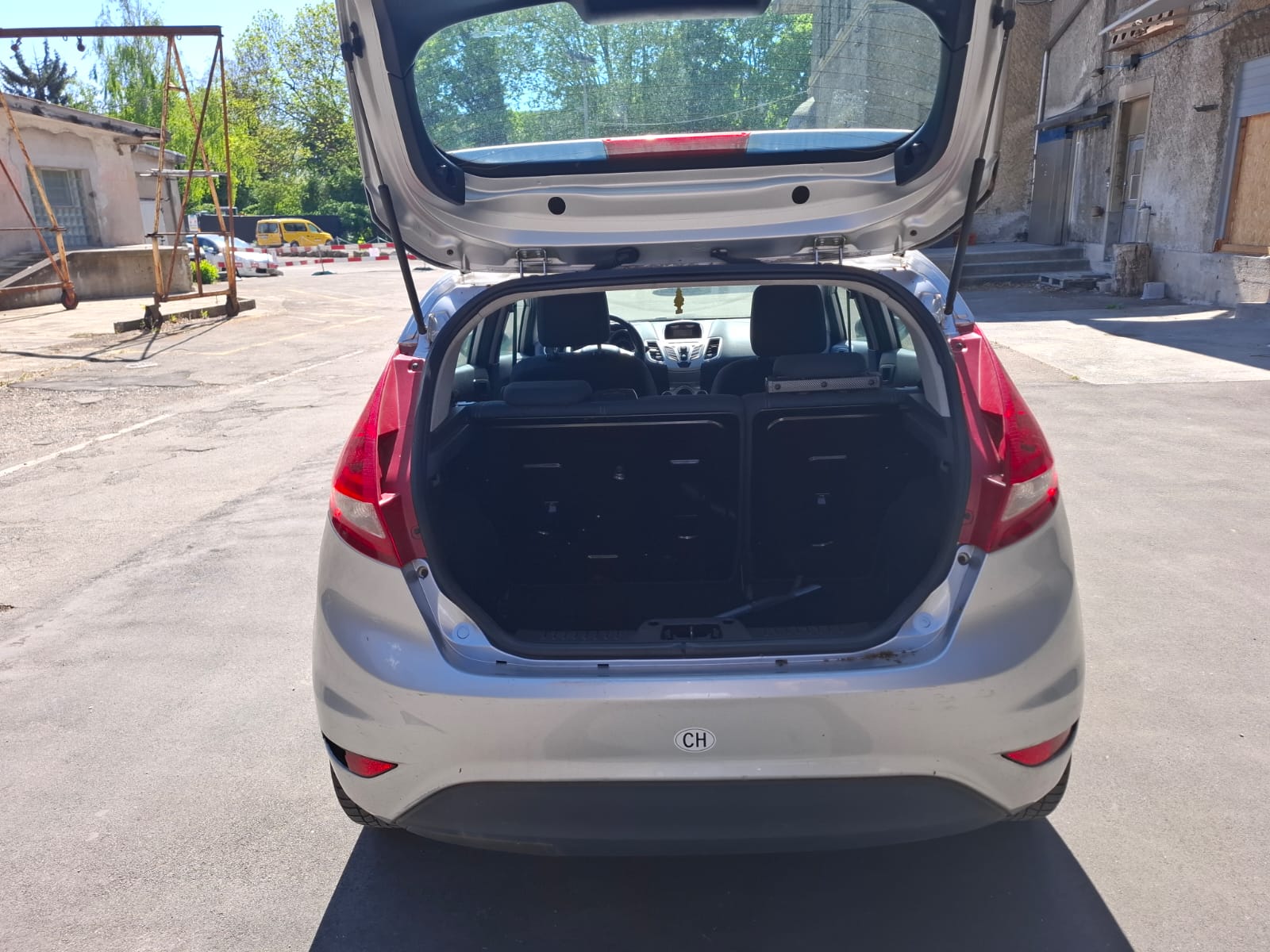 FORD Fiesta 1.4 16V Titanium-image-4