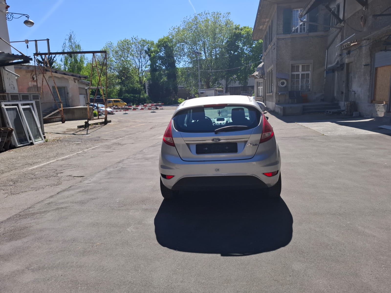 FORD Fiesta 1.4 16V Titanium-image-2