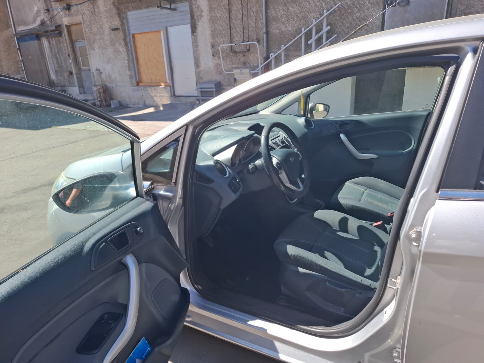 FORD Fiesta 1.4 16V Titanium-image-5