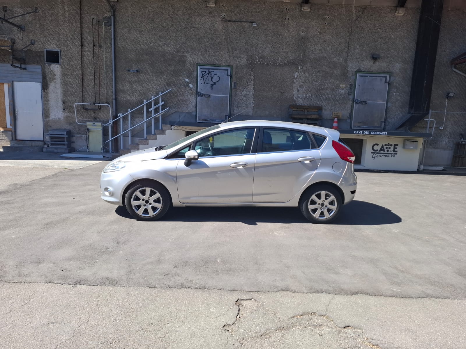 FORD Fiesta 1.4 16V Titanium-image-3