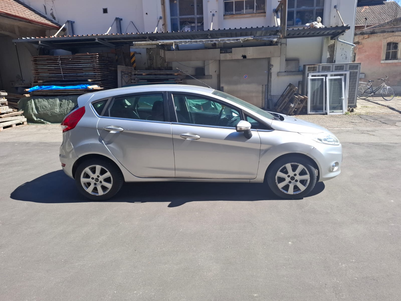 FORD Fiesta 1.4 16V Titanium-image-1