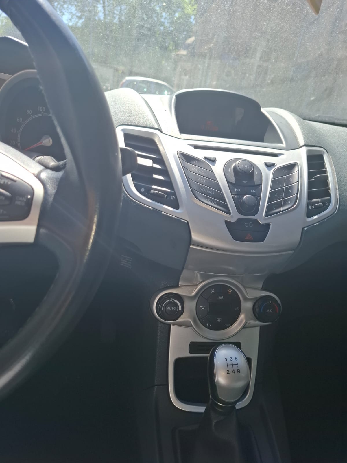 FORD Fiesta 1.4 16V Titanium-image-7