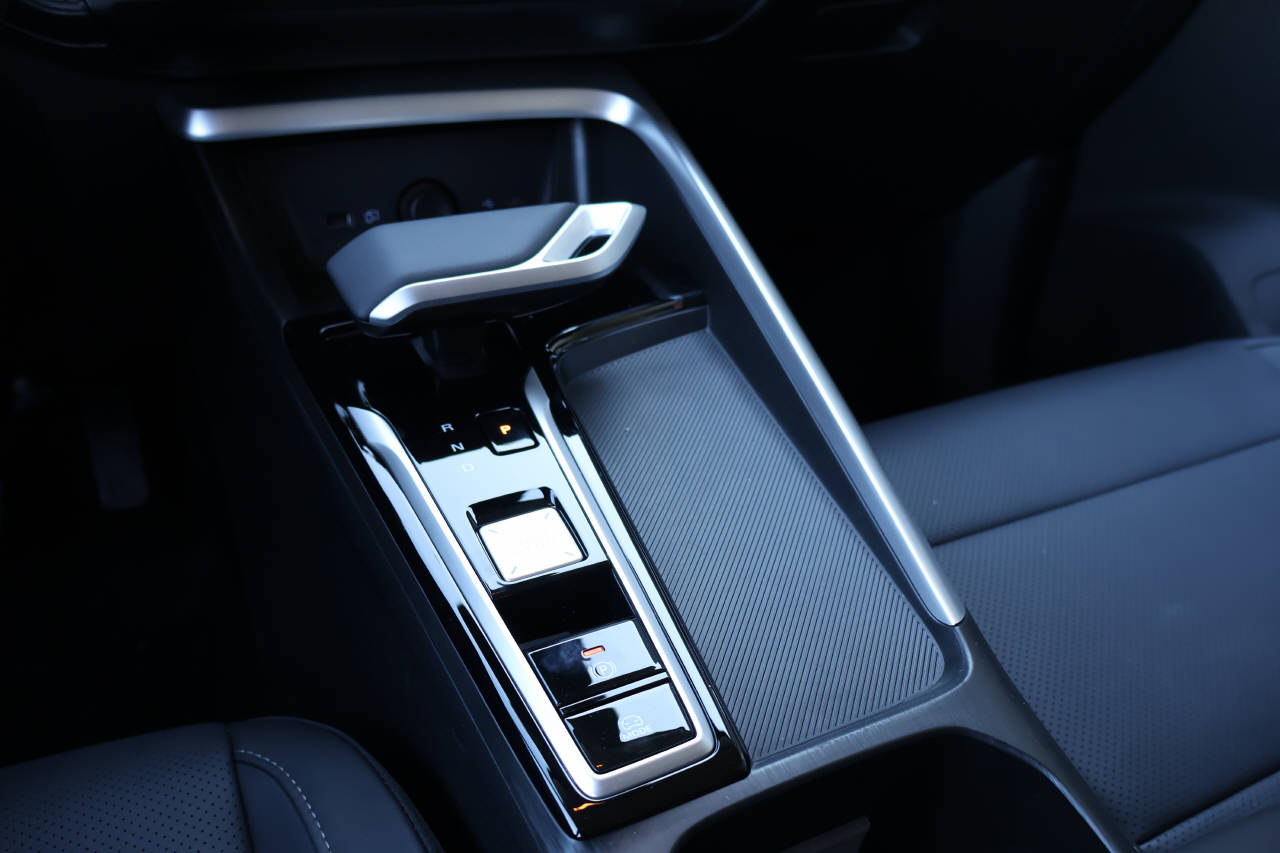 MG ZS 1.5 Hybrid+ Luxury-image-13