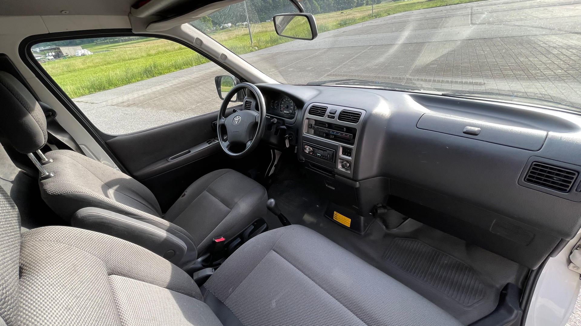 TOYOTA Hiace D-4D Van 4WD SWB-image-9