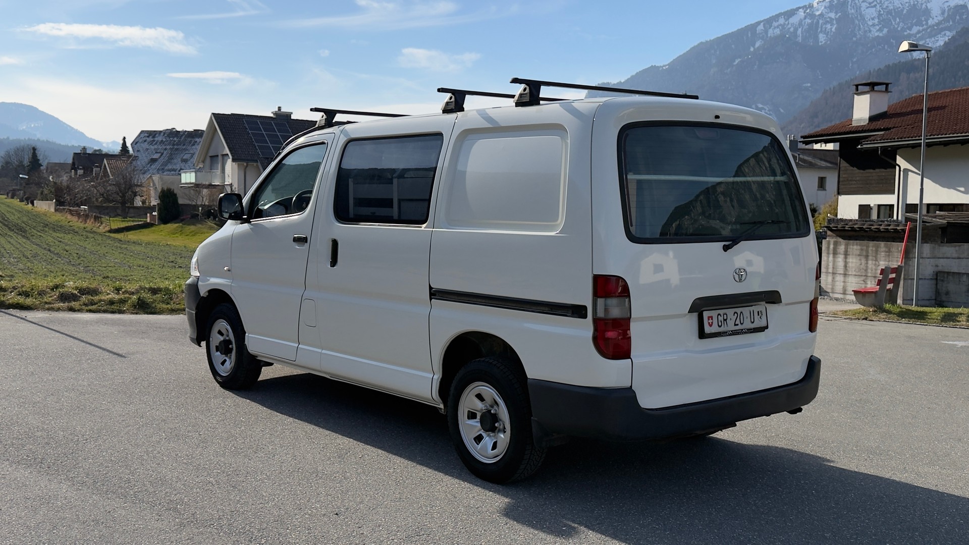 TOYOTA Hiace D-4D Van 4WD SWB-image-6