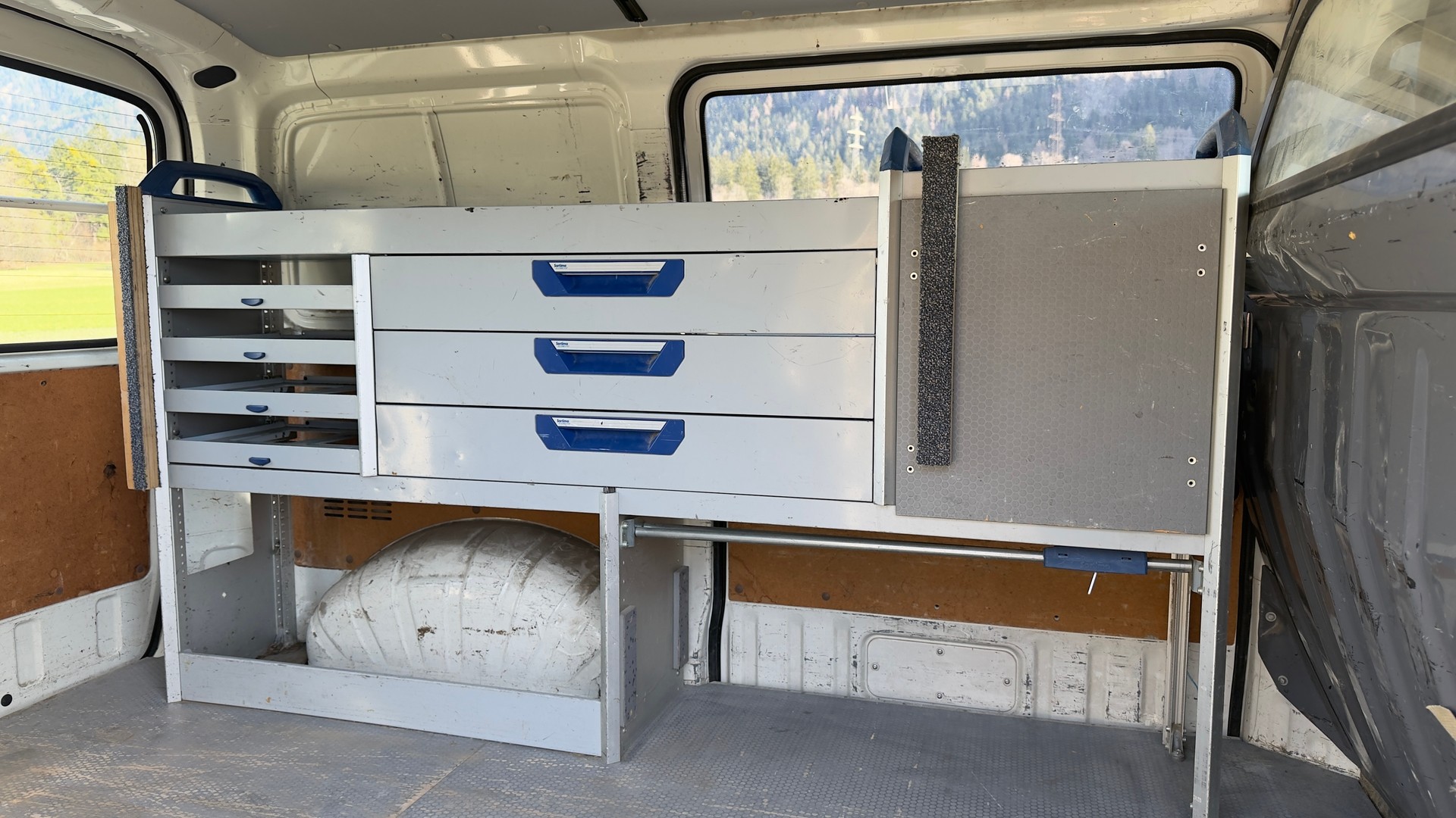 TOYOTA Hiace D-4D Van 4WD SWB-image-11