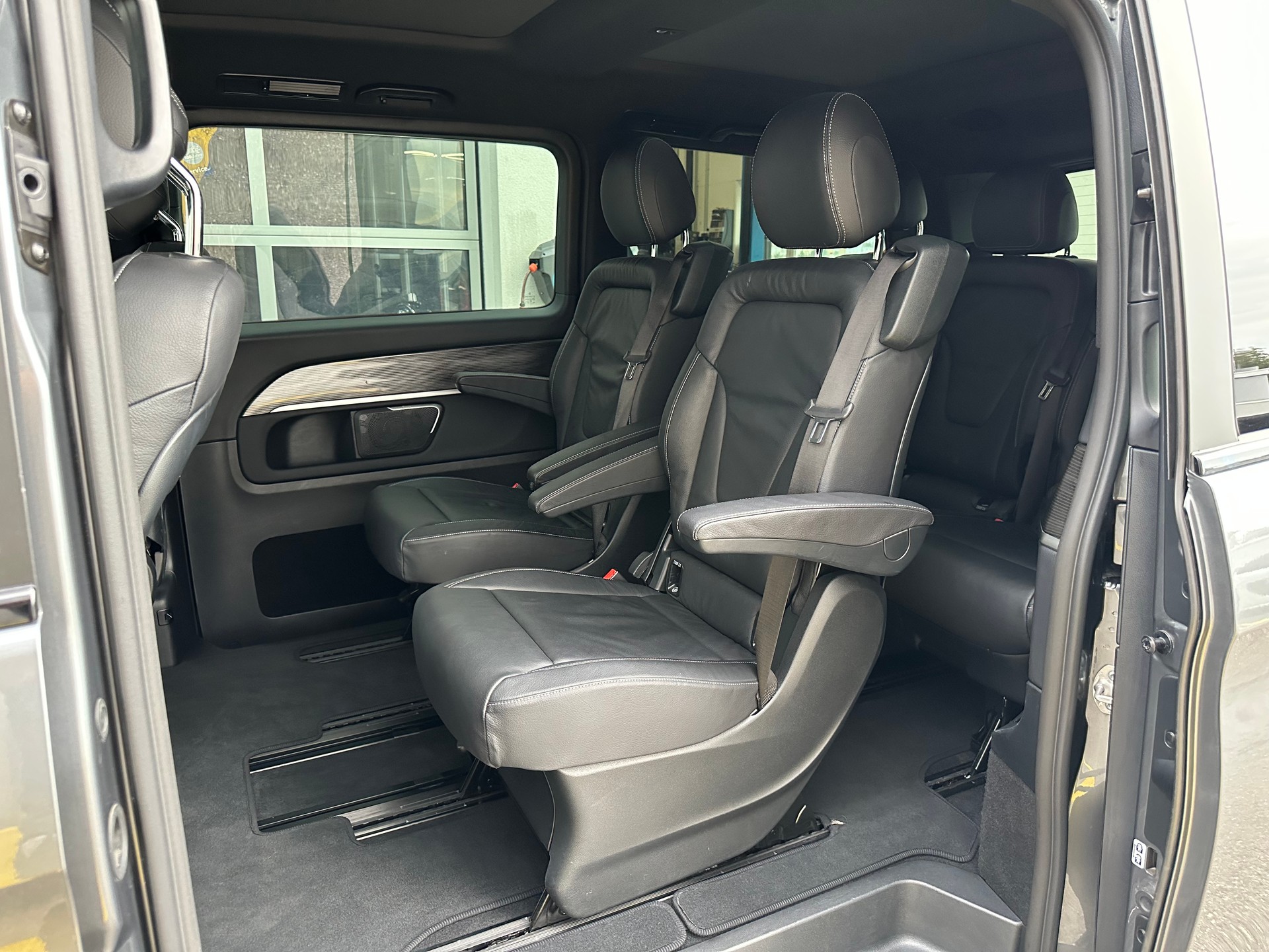 MERCEDES-BENZ V 300 d lang Avantgarde 9G-Tronic-image-10