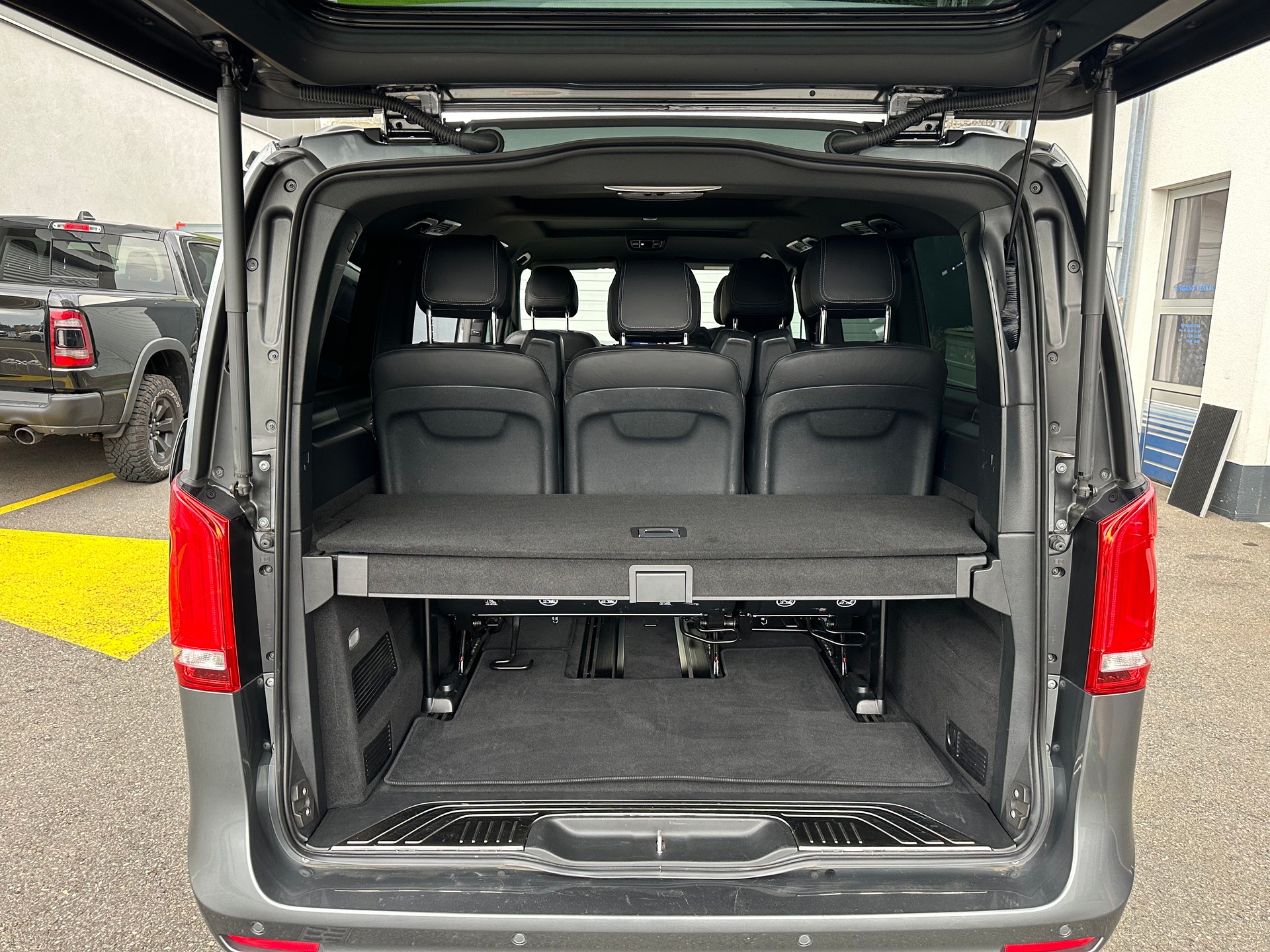 MERCEDES-BENZ V 300 d lang Avantgarde 9G-Tronic-image-15