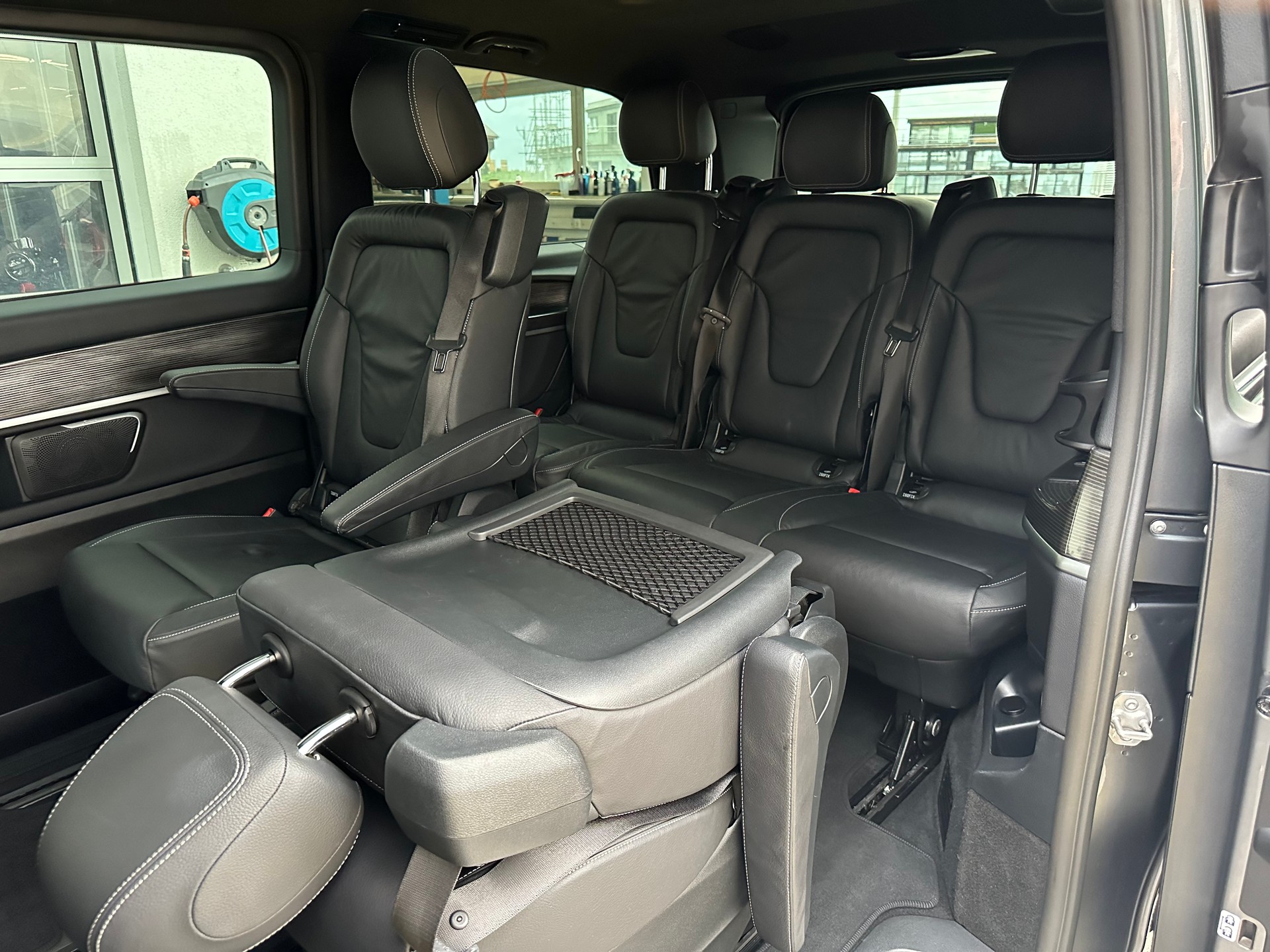 MERCEDES-BENZ V 300 d lang Avantgarde 9G-Tronic-image-11