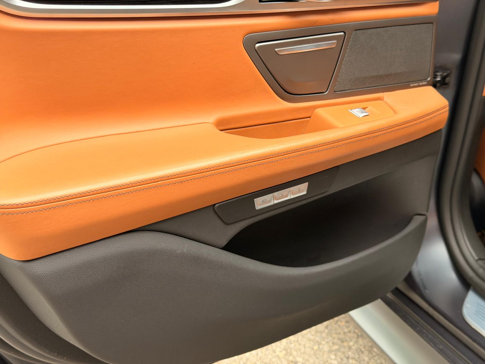 BMW 750i xDrive Steptronic-image-19