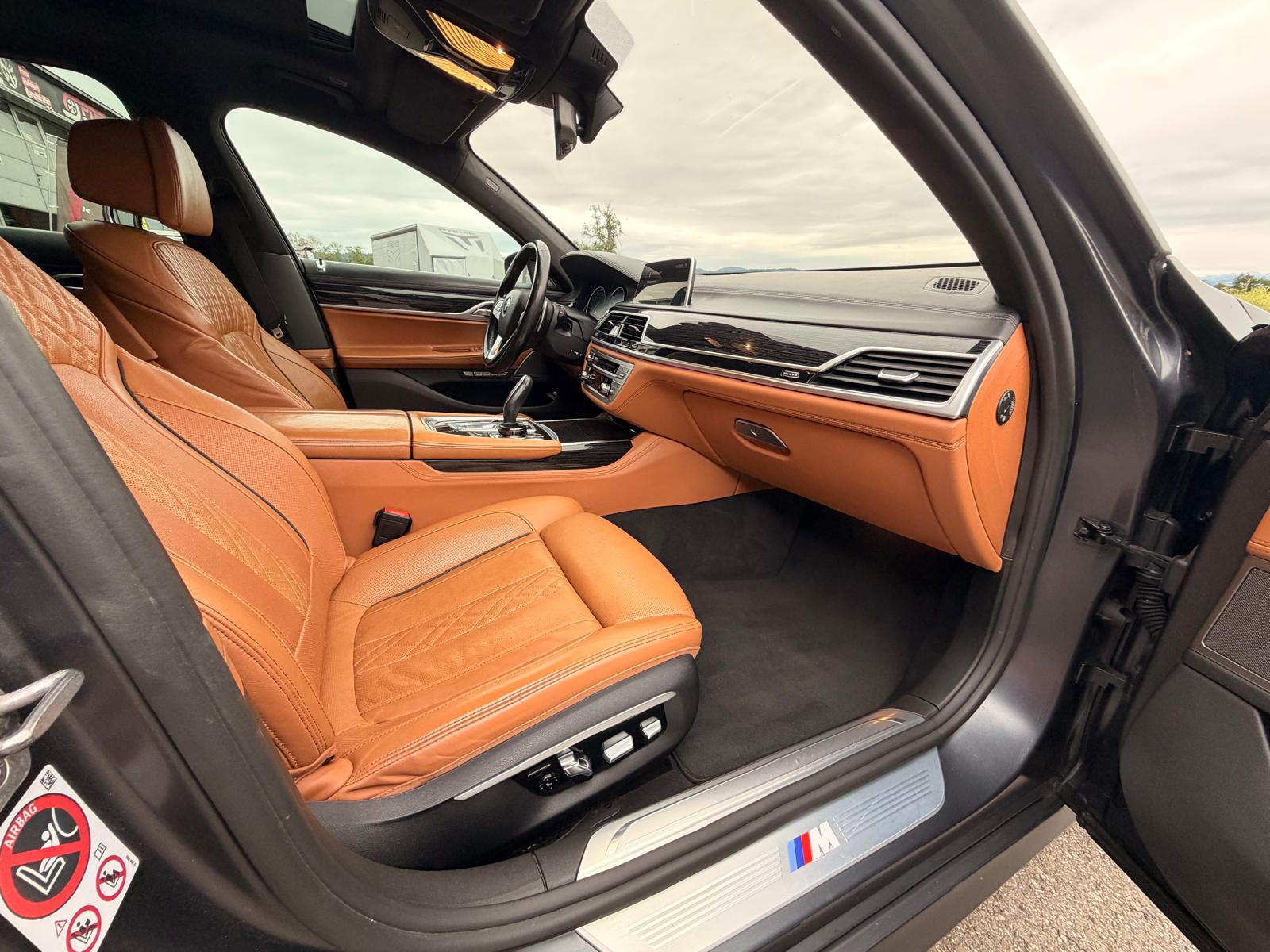 BMW 750i xDrive Steptronic-image-10