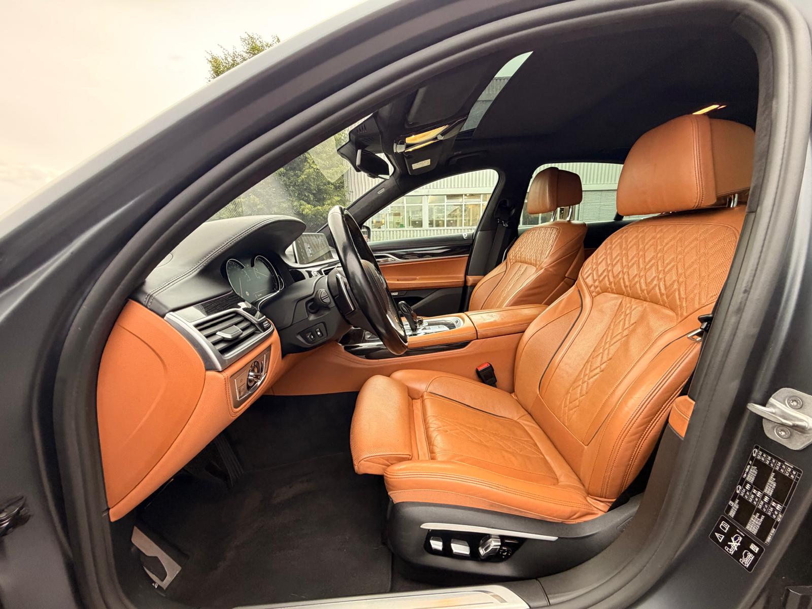 BMW 750i xDrive Steptronic-image-8