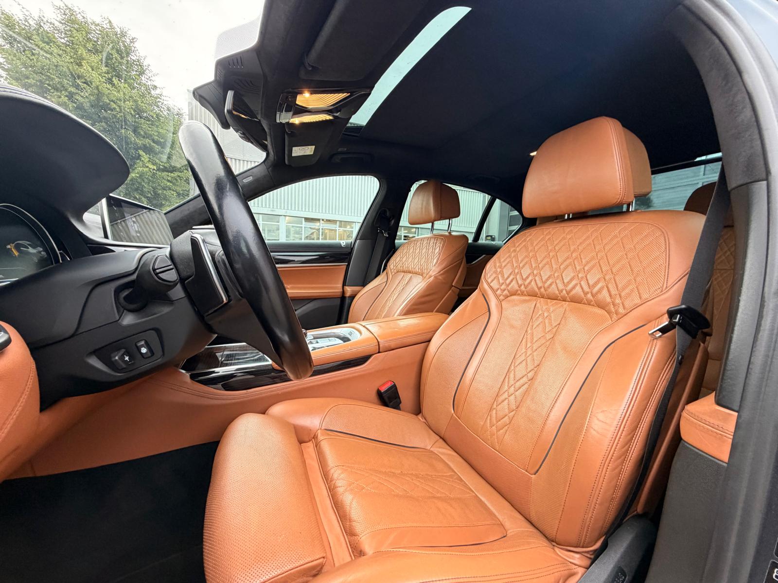 BMW 750i xDrive Steptronic-image-9