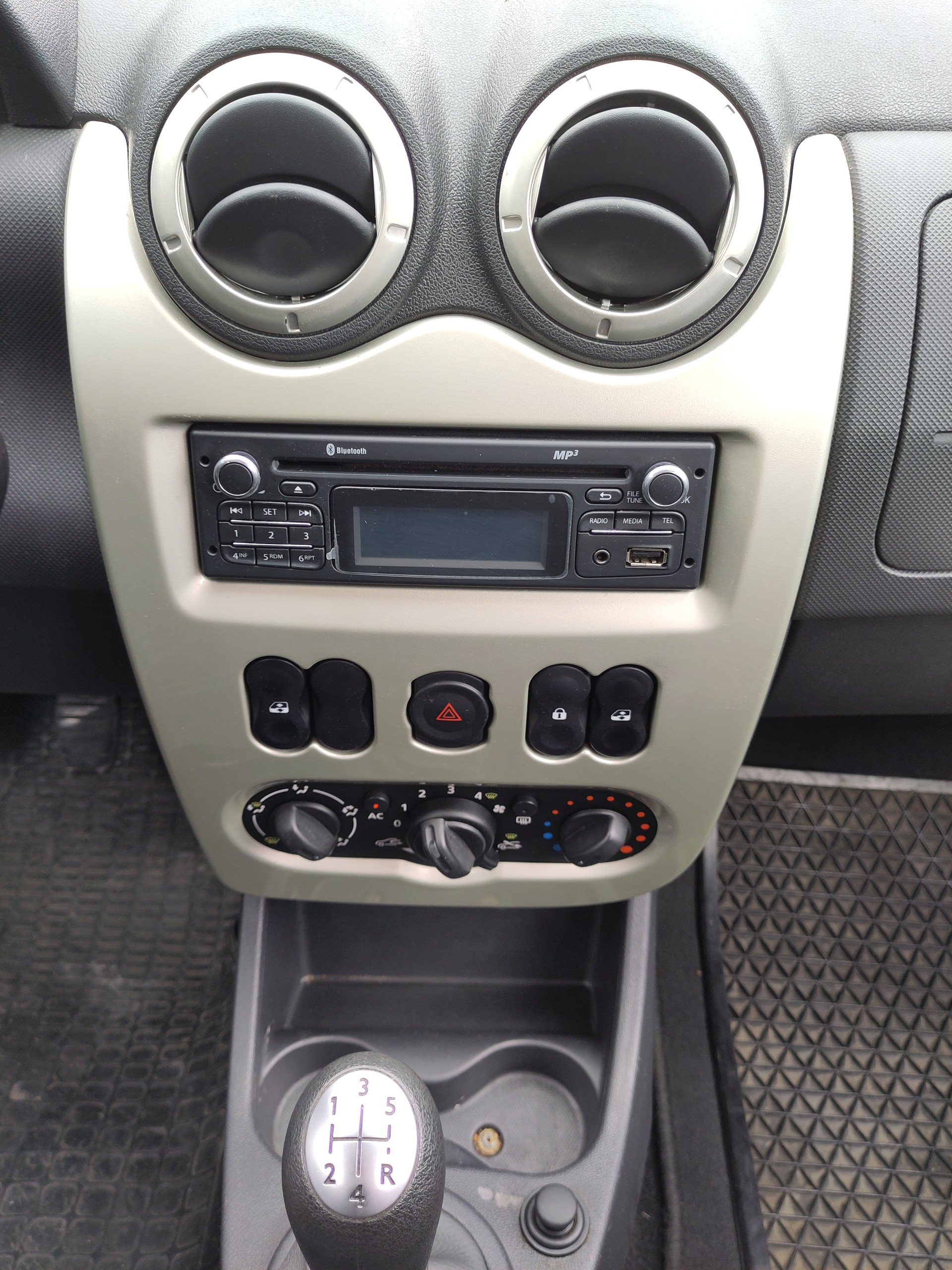 DACIA Sandero 1.6 Lauréate-image-10