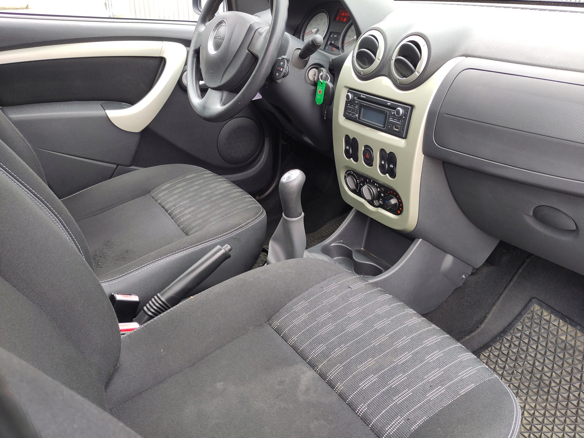 DACIA Sandero 1.6 Lauréate-image-6