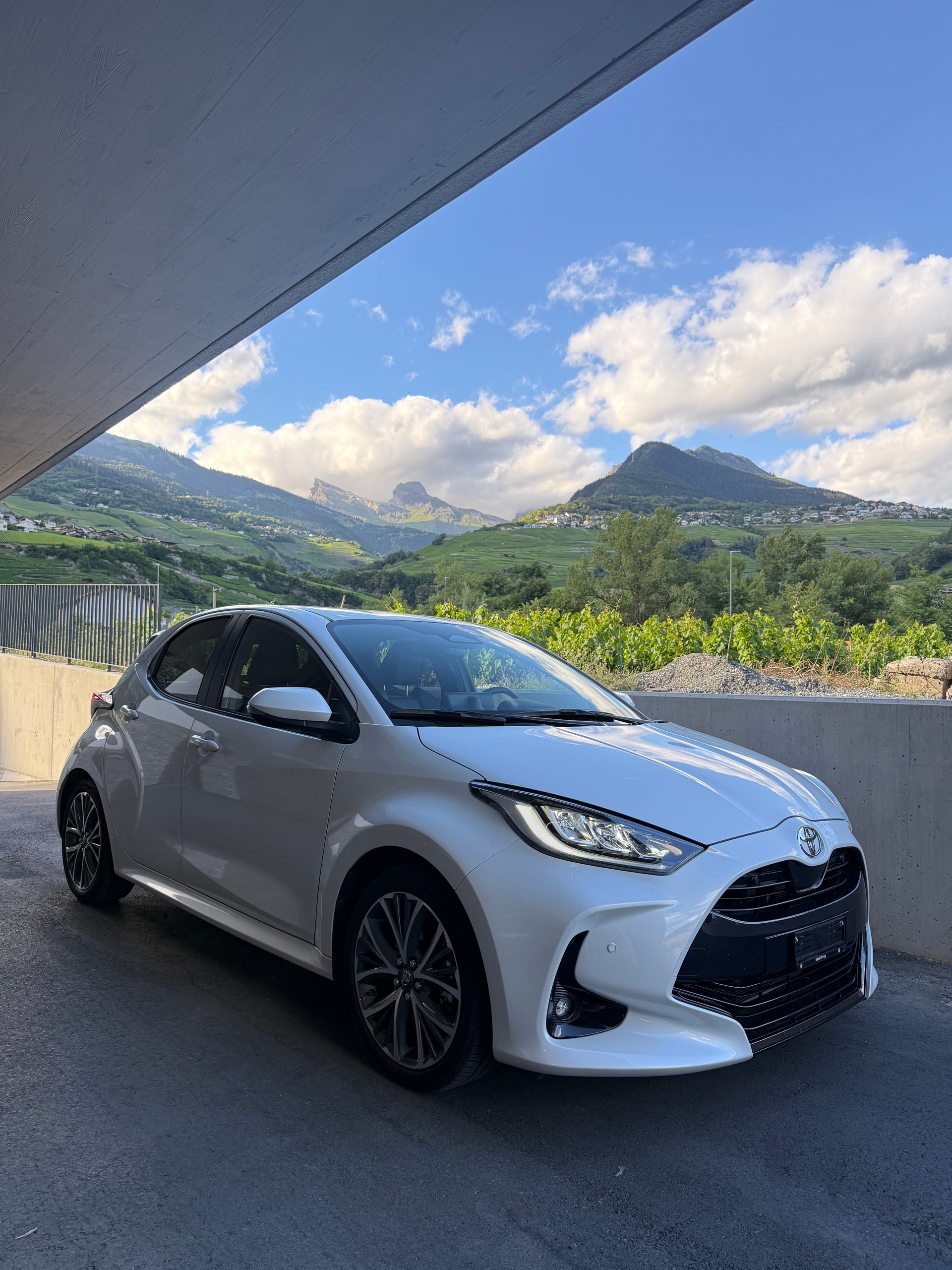 TOYOTA 1.5 VVT-i HSD Premium-image-0