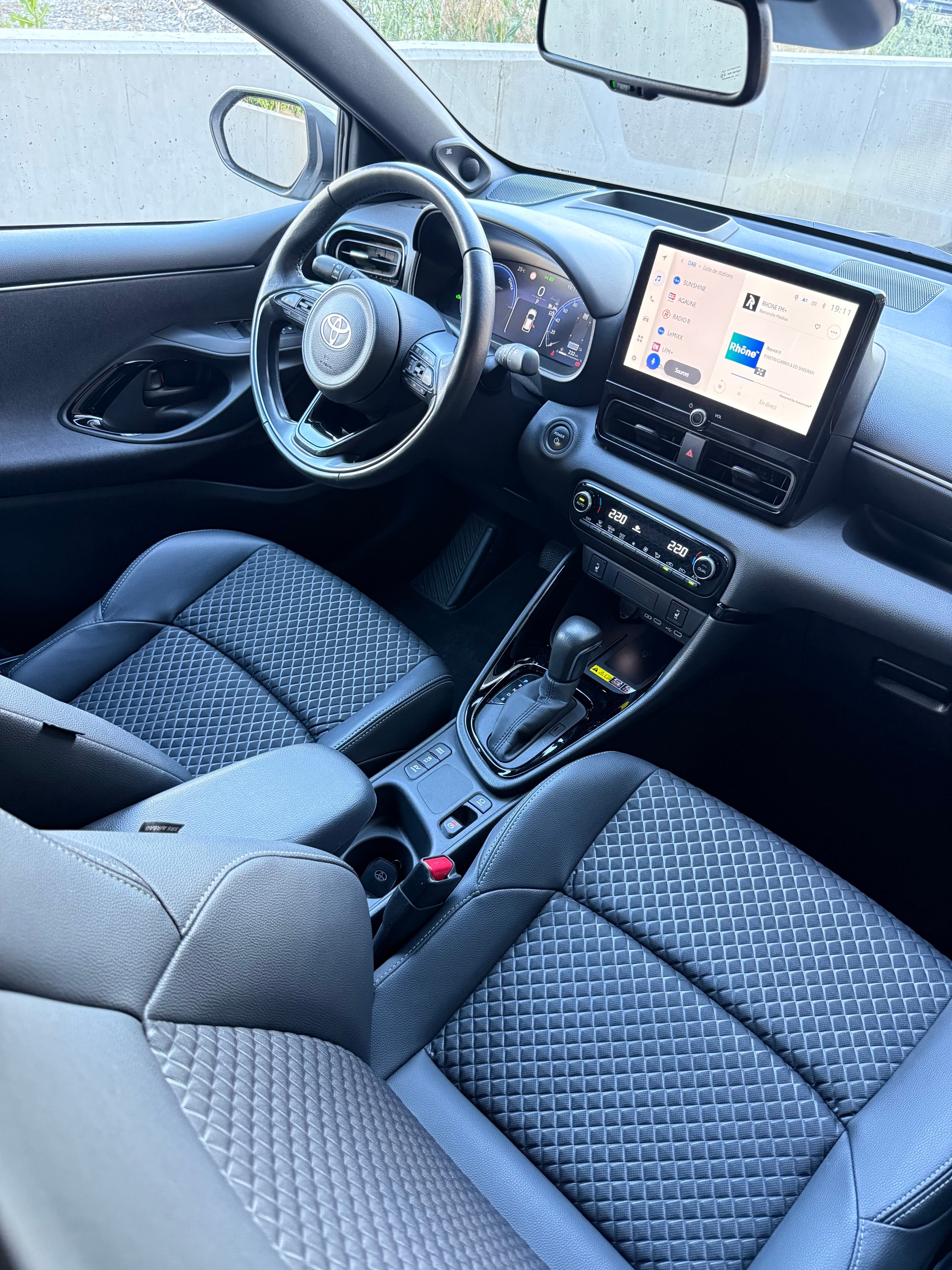 TOYOTA 1.5 VVT-i HSD Premium-image-5
