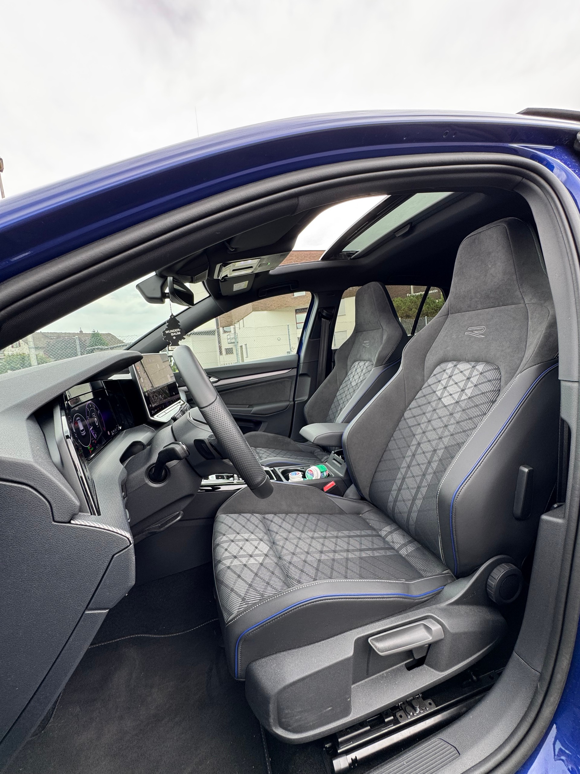 VW Golf 1.5 eTSI R-Line DSG-image-5