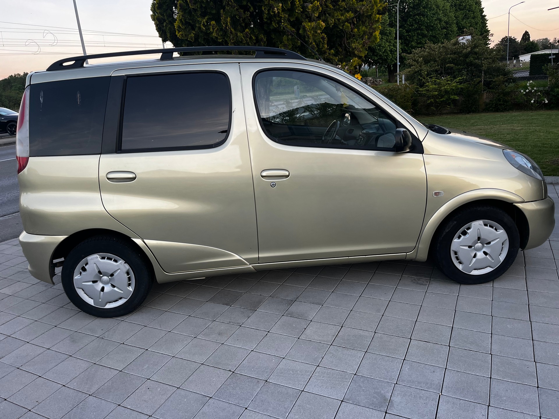TOYOTA Yaris Verso 1.5 Linea Sol-image-6