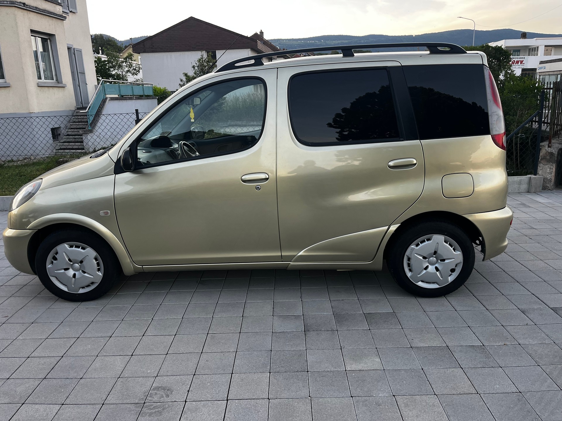 TOYOTA Yaris Verso 1.5 Linea Sol-image-4