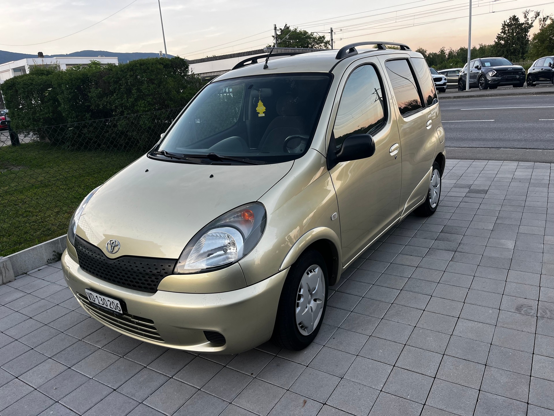 TOYOTA Yaris Verso 1.5 Linea Sol-image-2