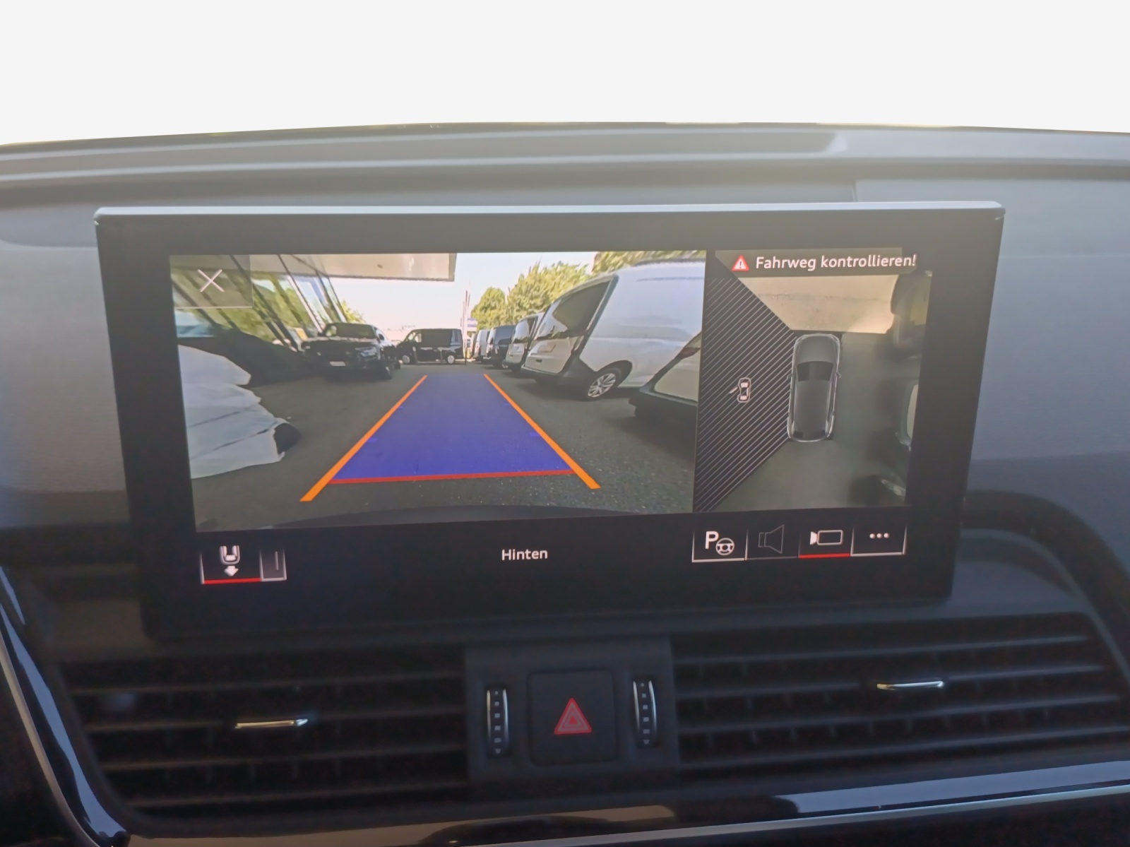AUDI Q5 55 TFSI e PHEV S line quattro S-tronic-image-16