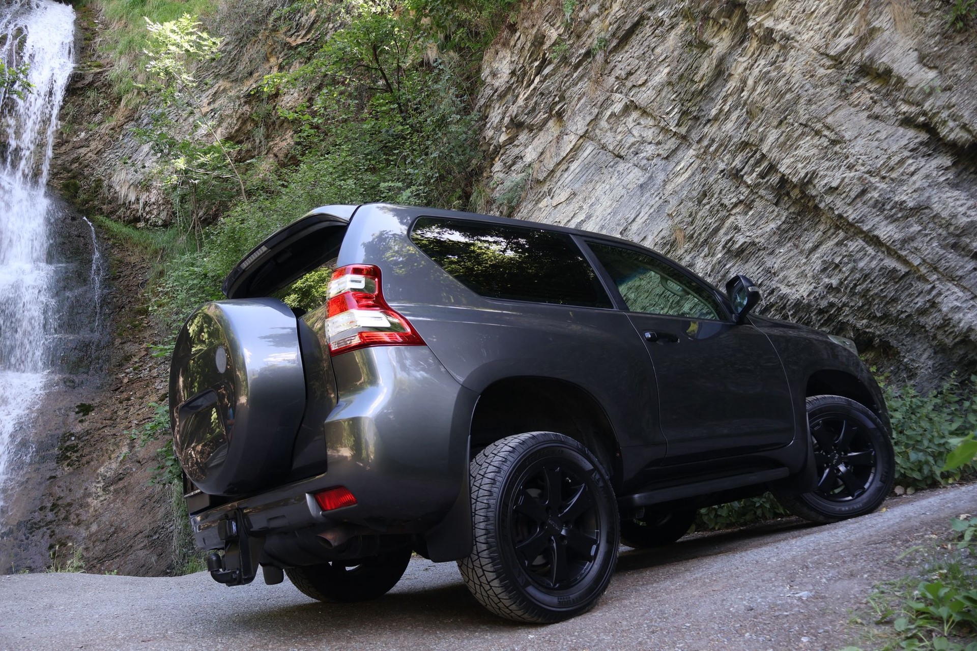 TOYOTA Land Cruiser 2.8TD Terra-image-1