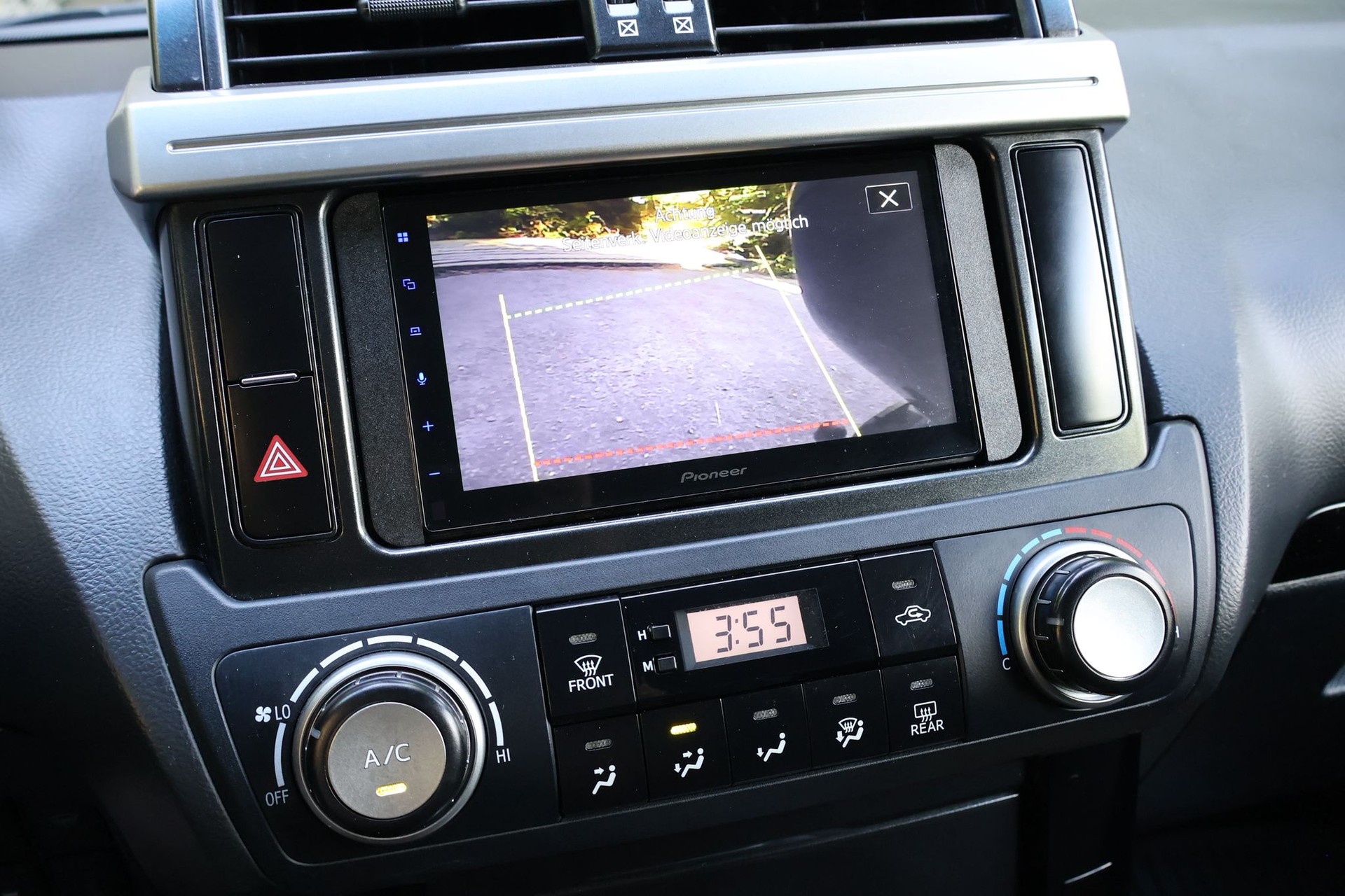 TOYOTA Land Cruiser 2.8TD Terra-image-8