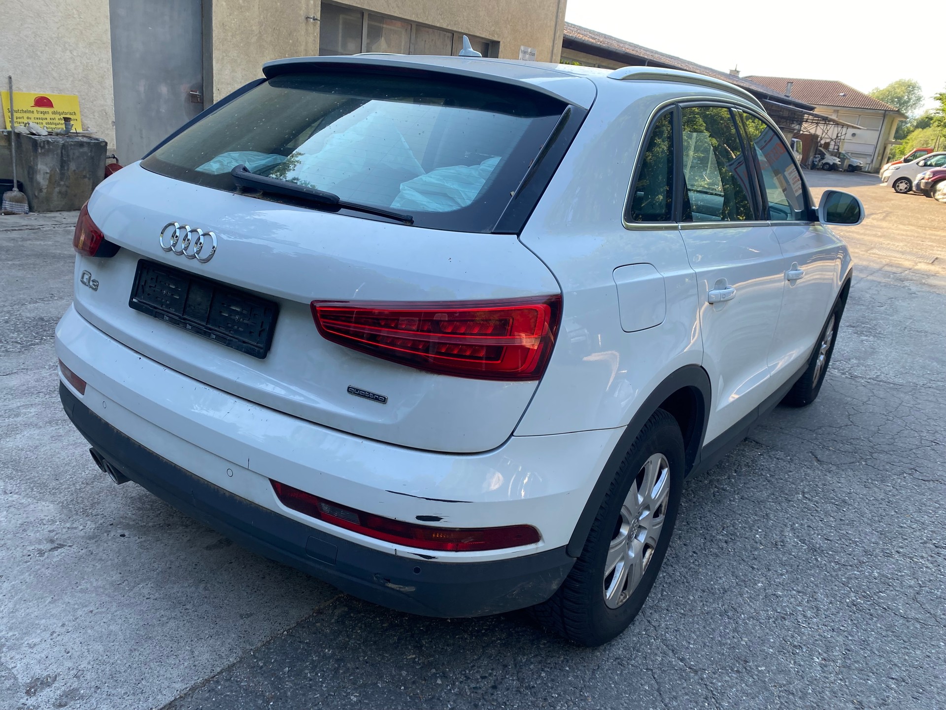 AUDI Q3 2.0 TDI quattro S-tronic-image-2