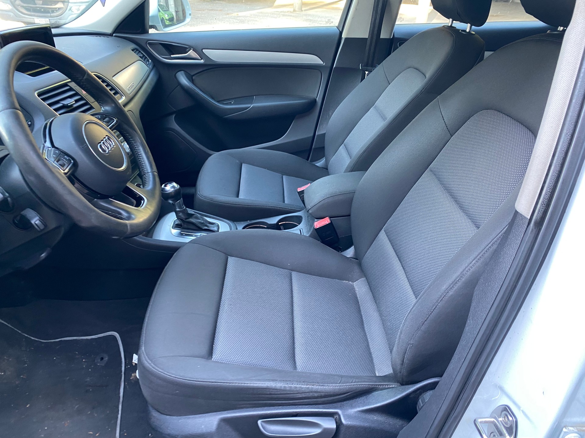 AUDI Q3 2.0 TDI quattro S-tronic-image-5